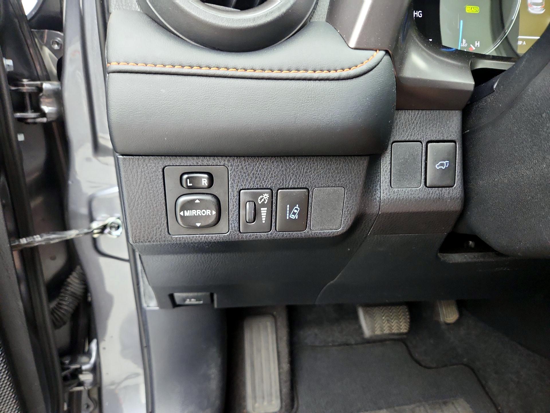 Thumbnail: 2018 Toyota RAV4 - 13