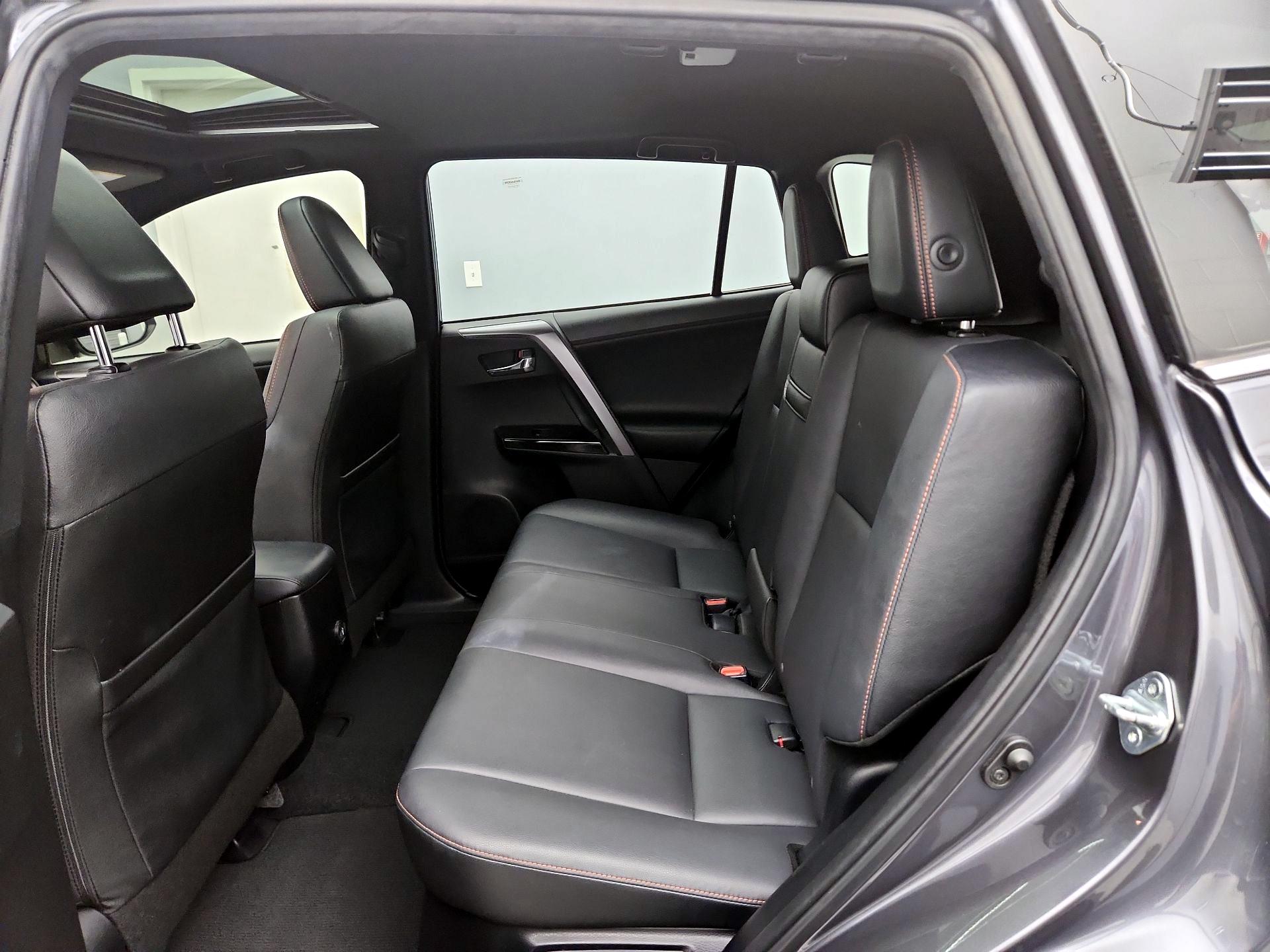 Thumbnail: 2018 Toyota RAV4 - 20