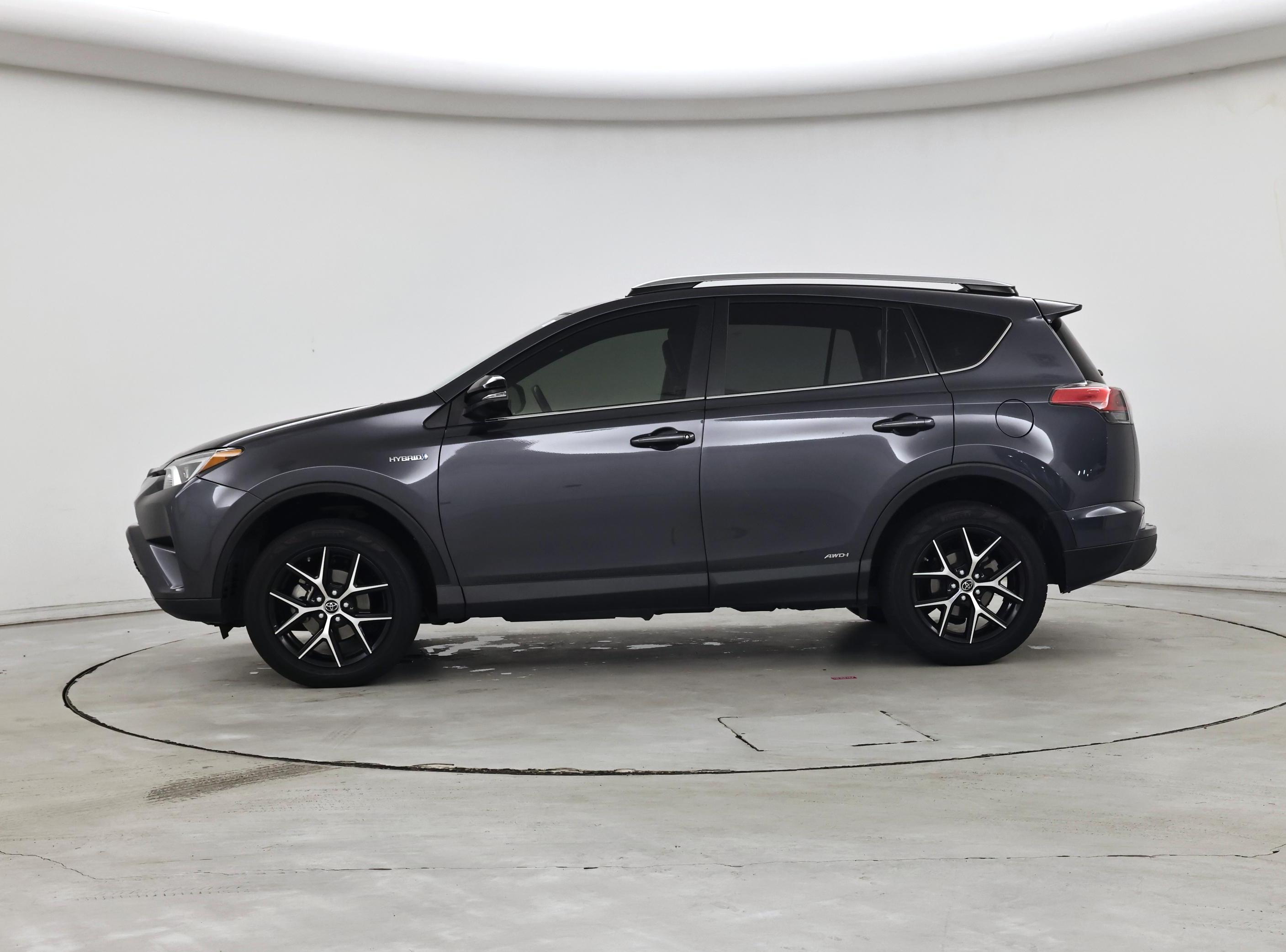 Thumbnail: 2018 Toyota RAV4 - 3