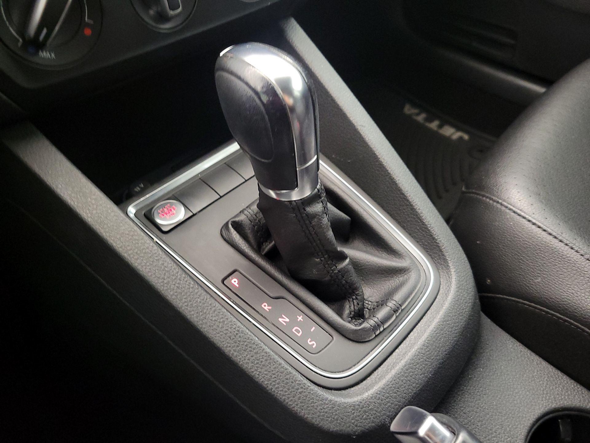 Thumbnail: 2017 Volkswagen Jetta - 17
