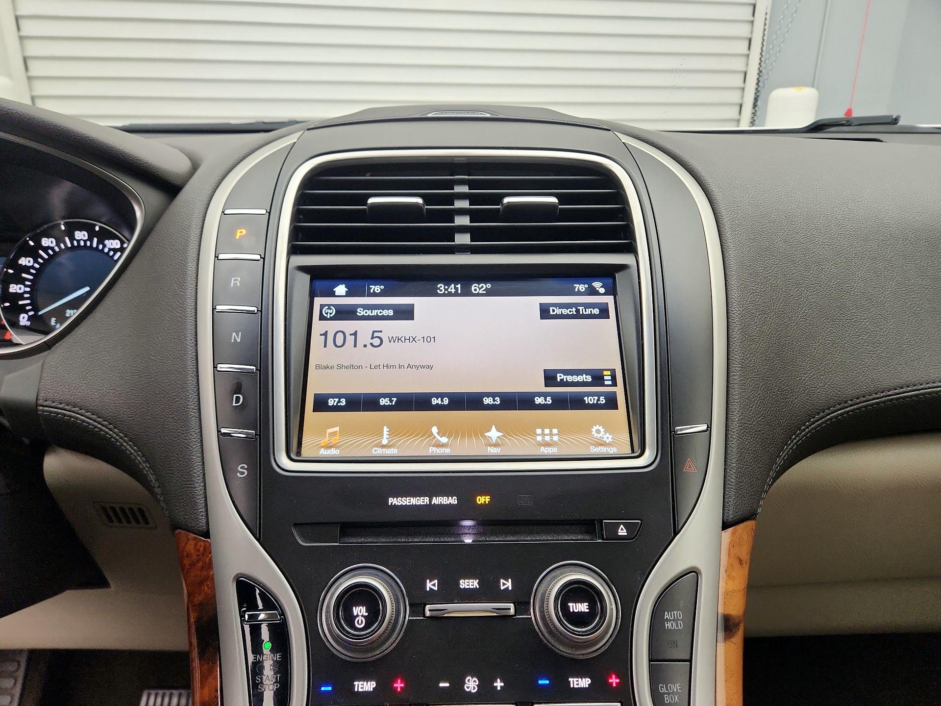 Thumbnail: 2016 Lincoln MKX - 16