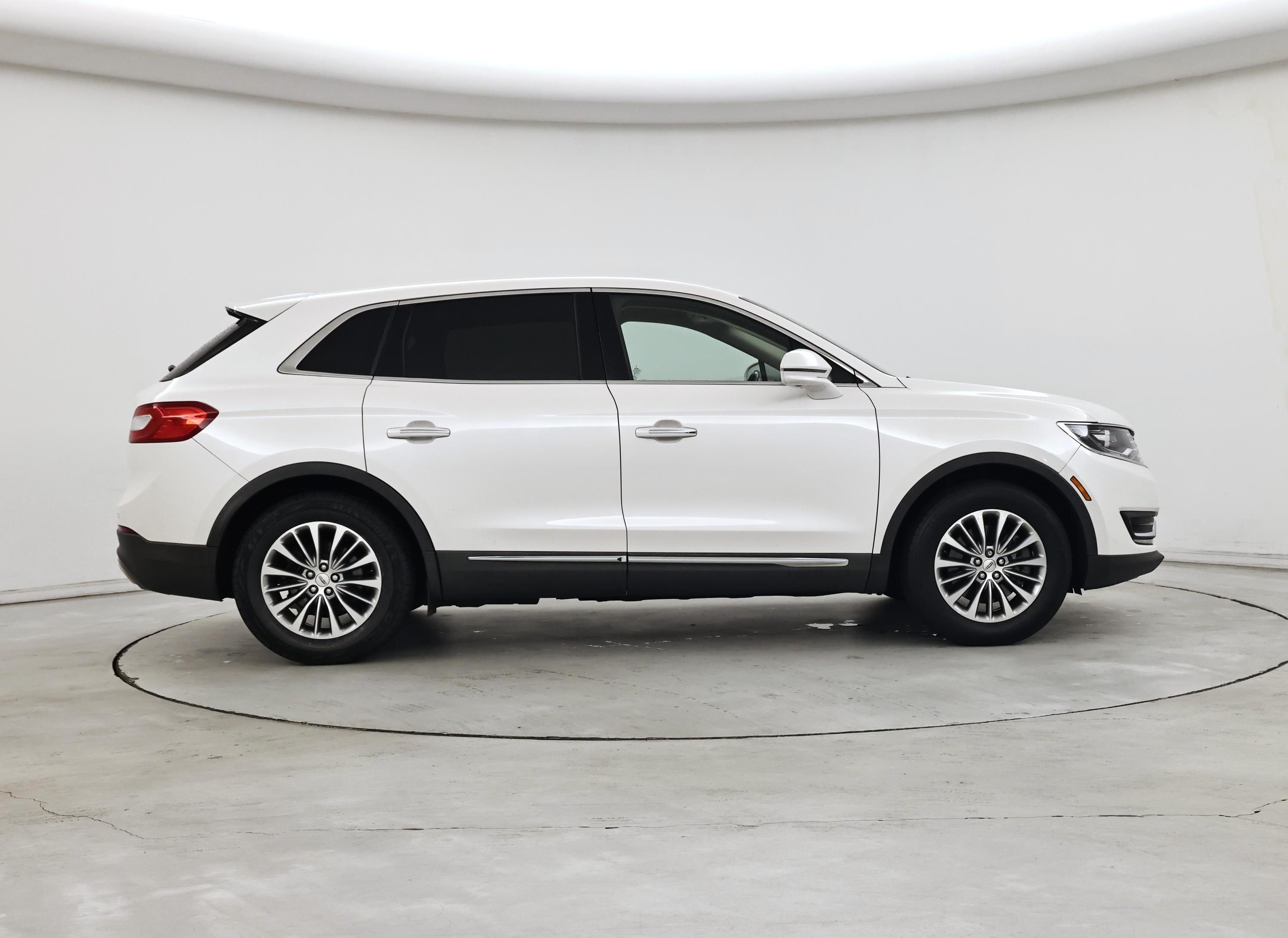 Thumbnail: 2016 Lincoln MKX - 7