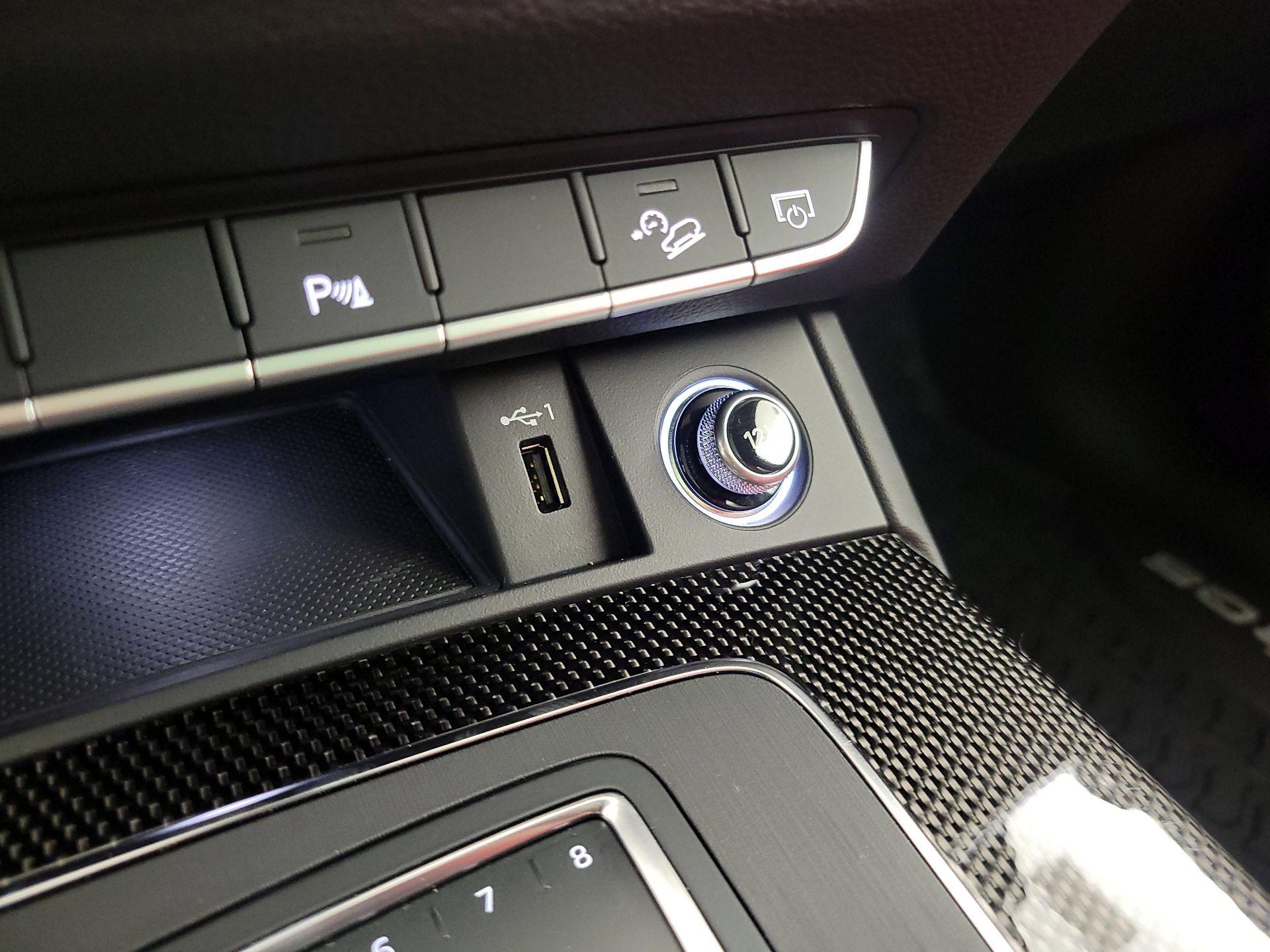 Thumbnail: 2019 Audi SQ5 - 19