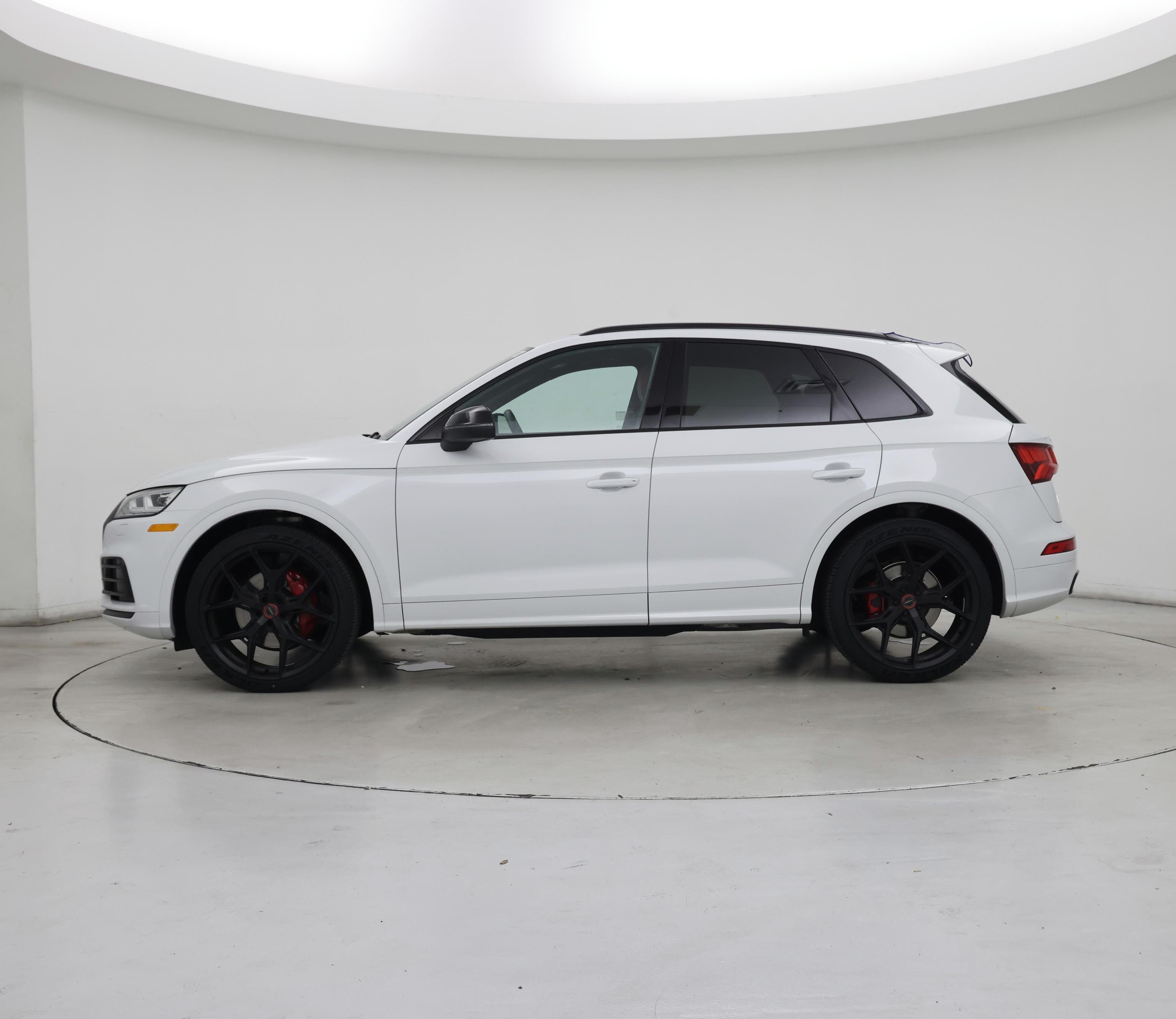 Thumbnail: 2019 Audi SQ5 - 3