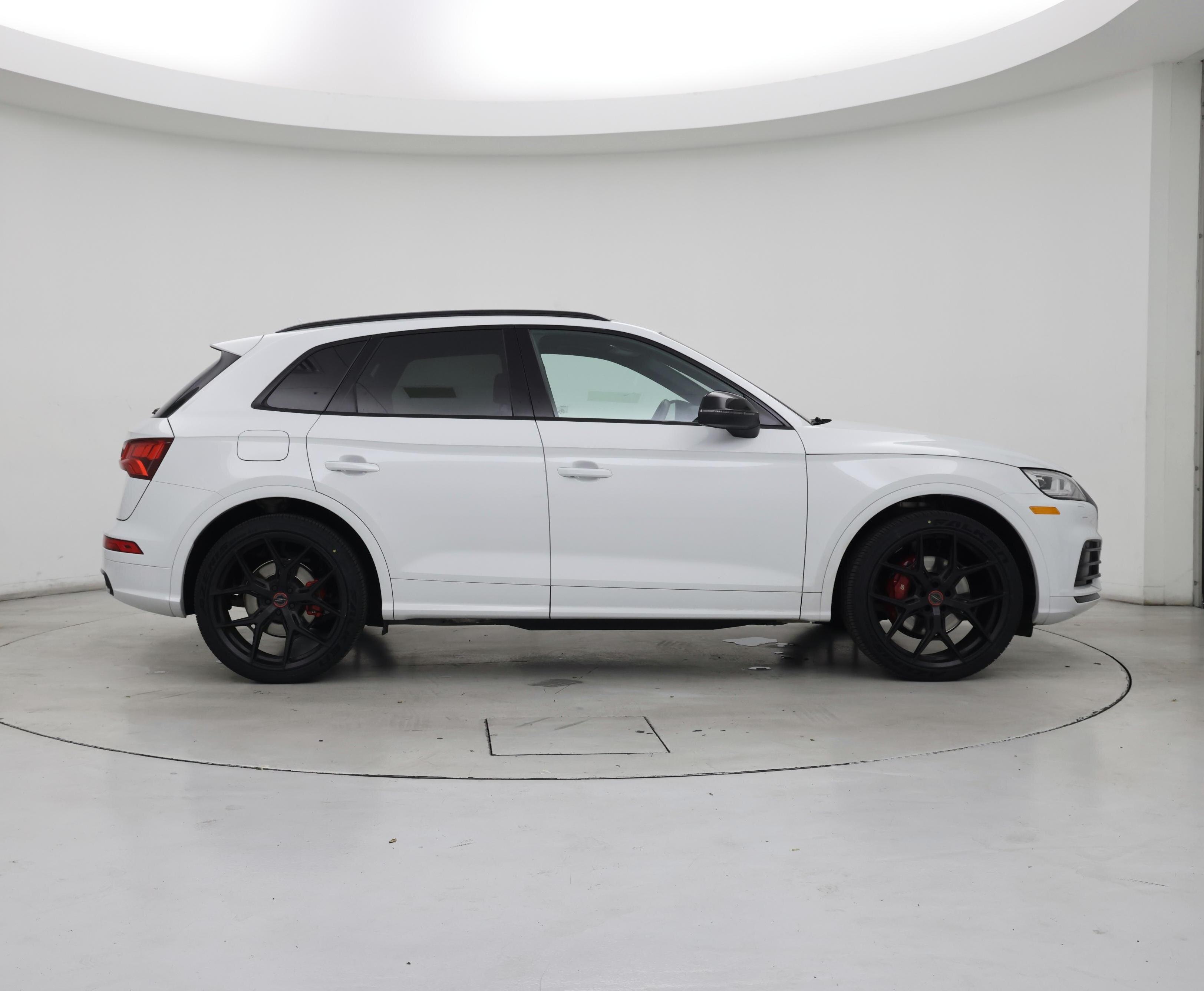 Thumbnail: 2019 Audi SQ5 - 7