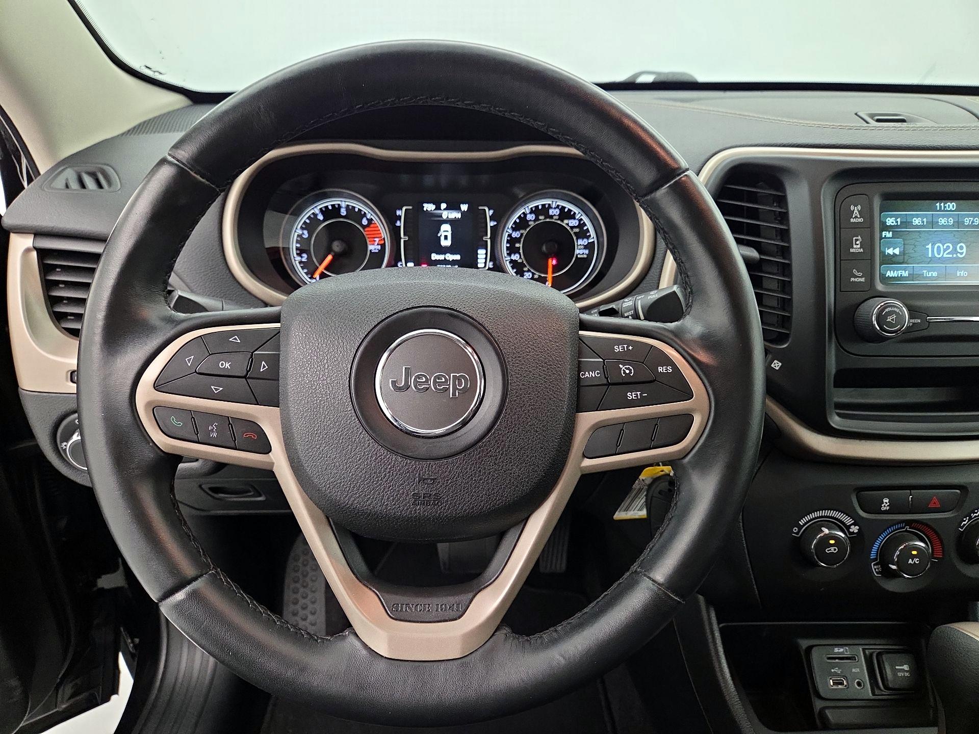 Thumbnail: 2017 Jeep Cherokee - 10