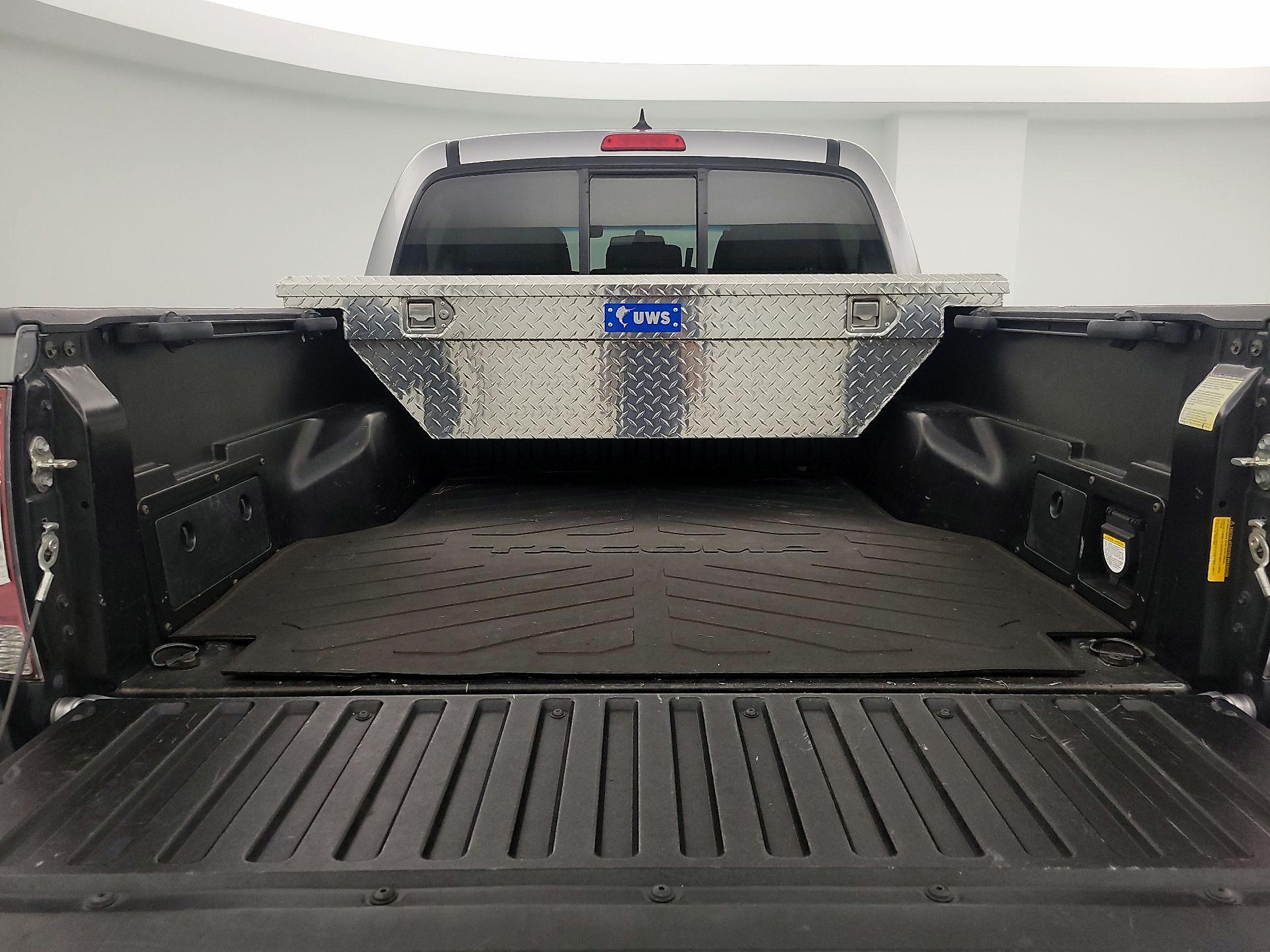 Thumbnail: 2015 Toyota Tacoma - 20
