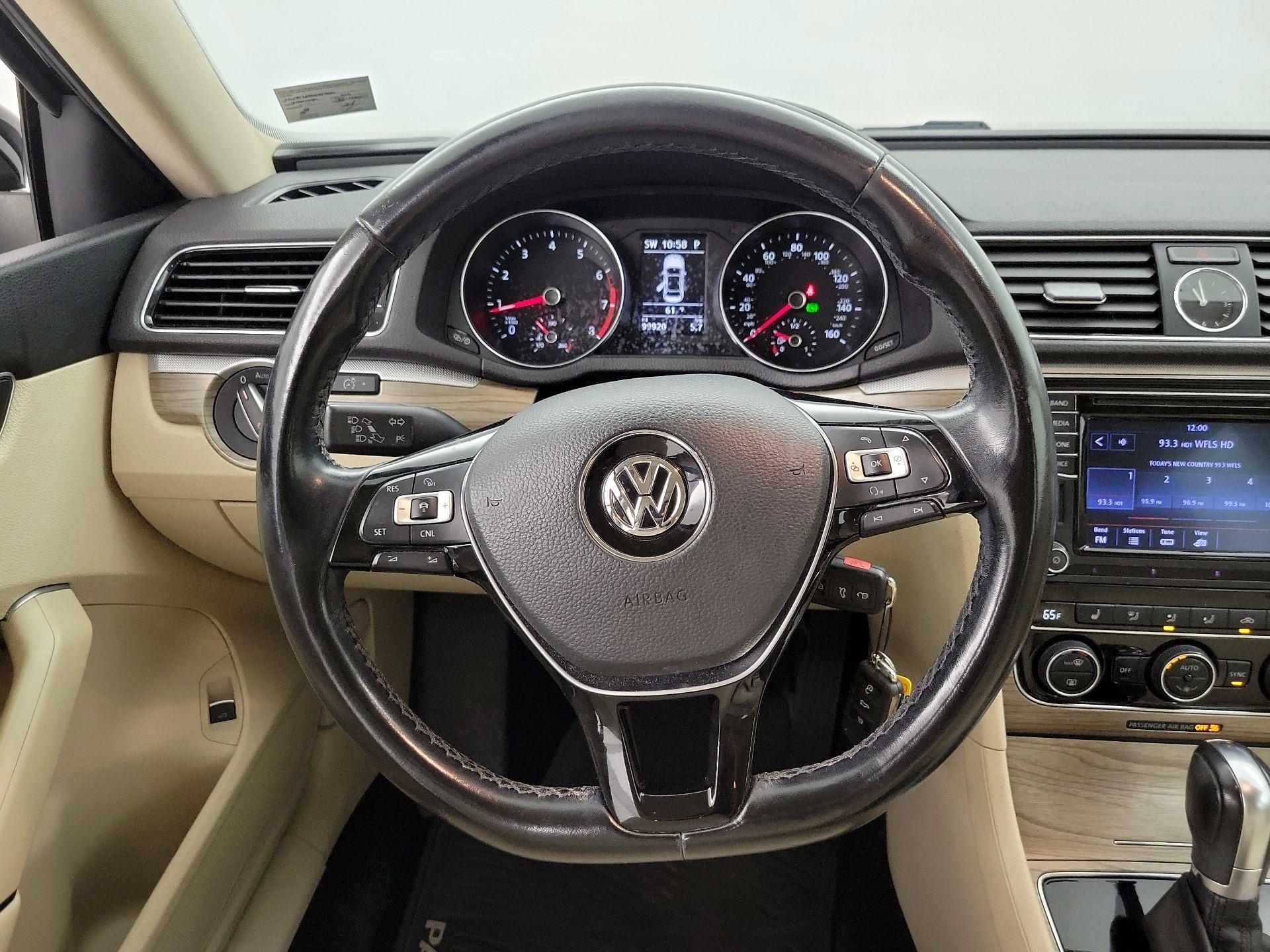 Thumbnail: 2016 Volkswagen Passat - 10
