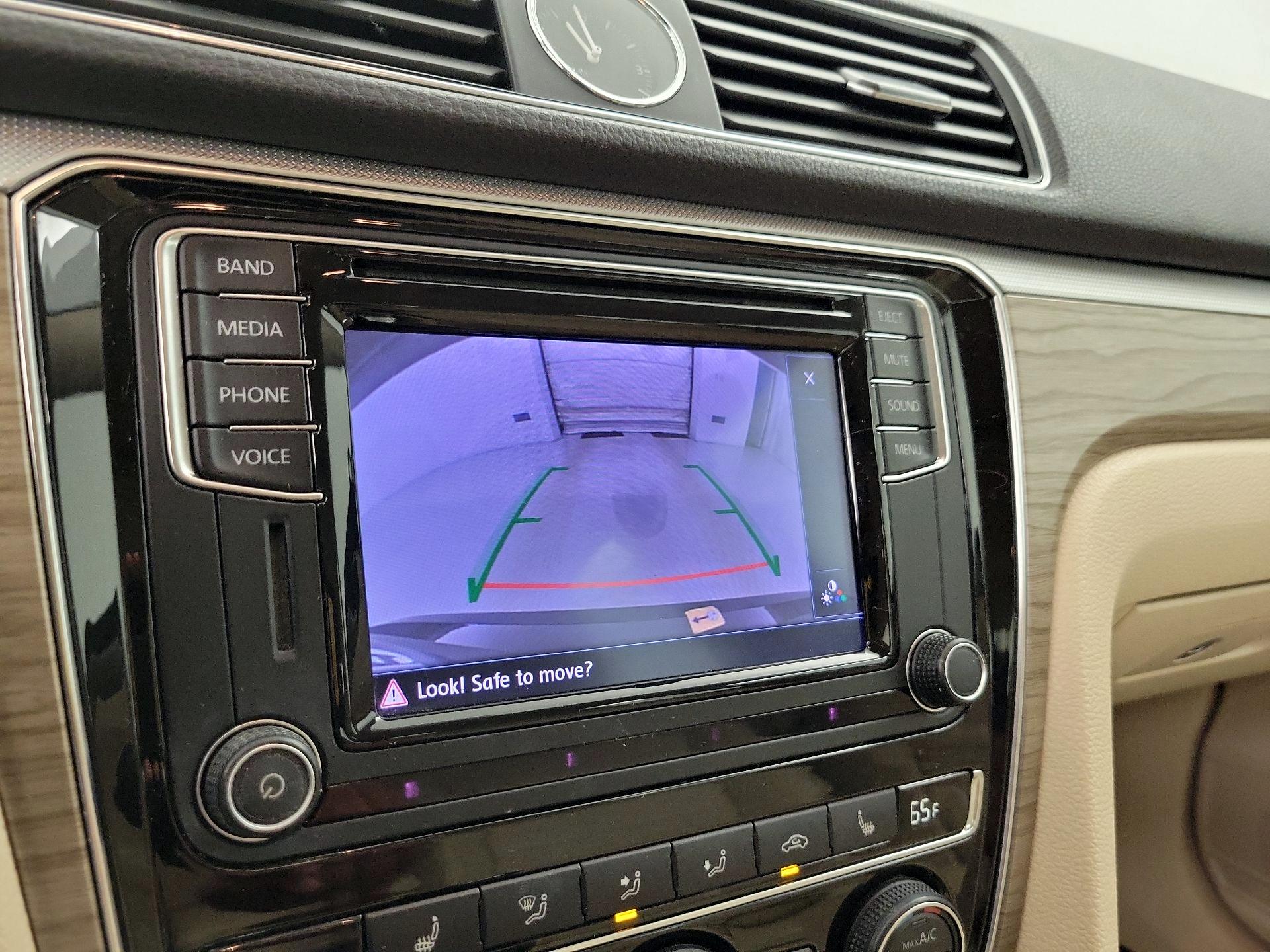 Thumbnail: 2016 Volkswagen Passat - 14