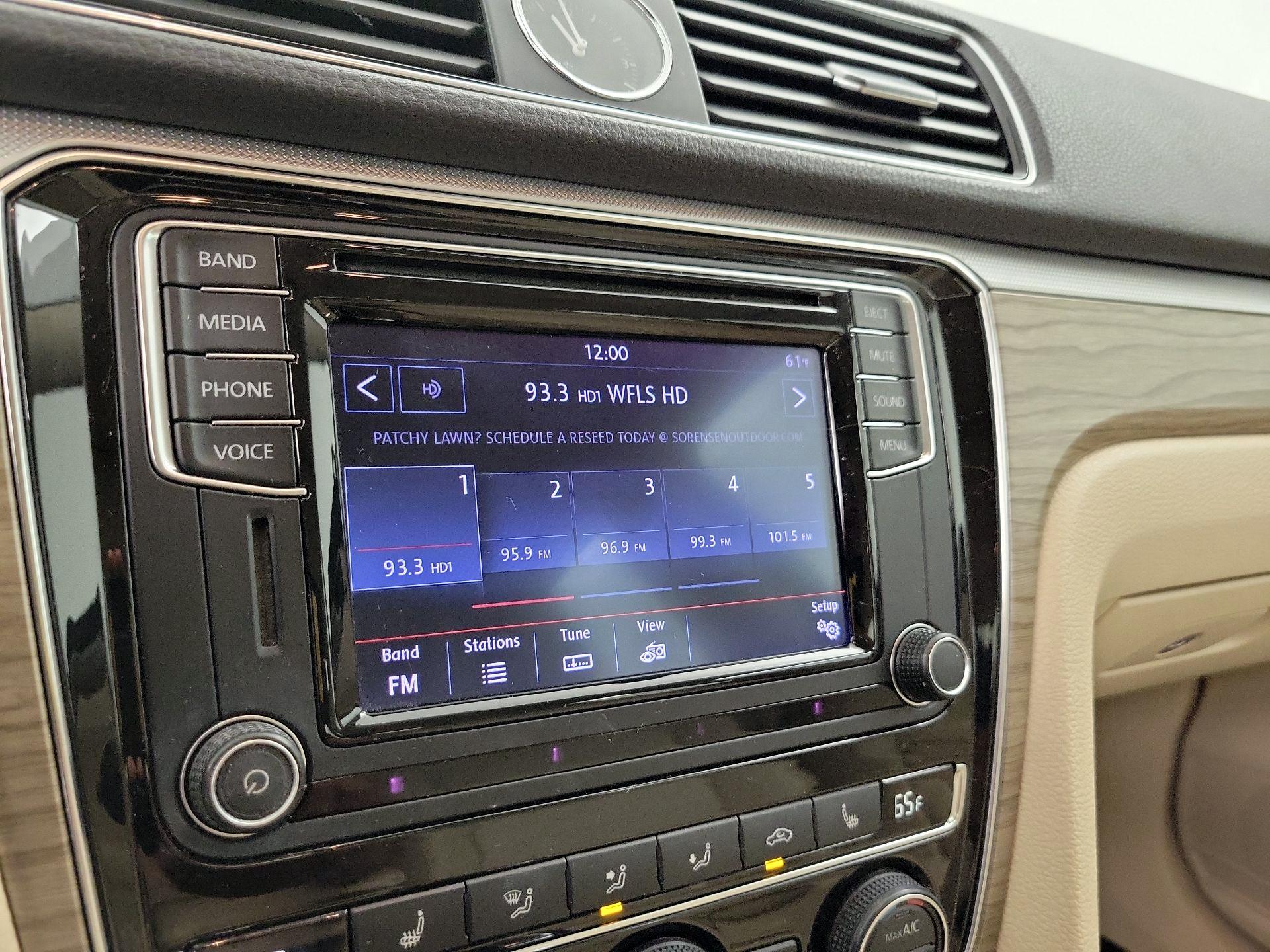 Thumbnail: 2016 Volkswagen Passat - 15