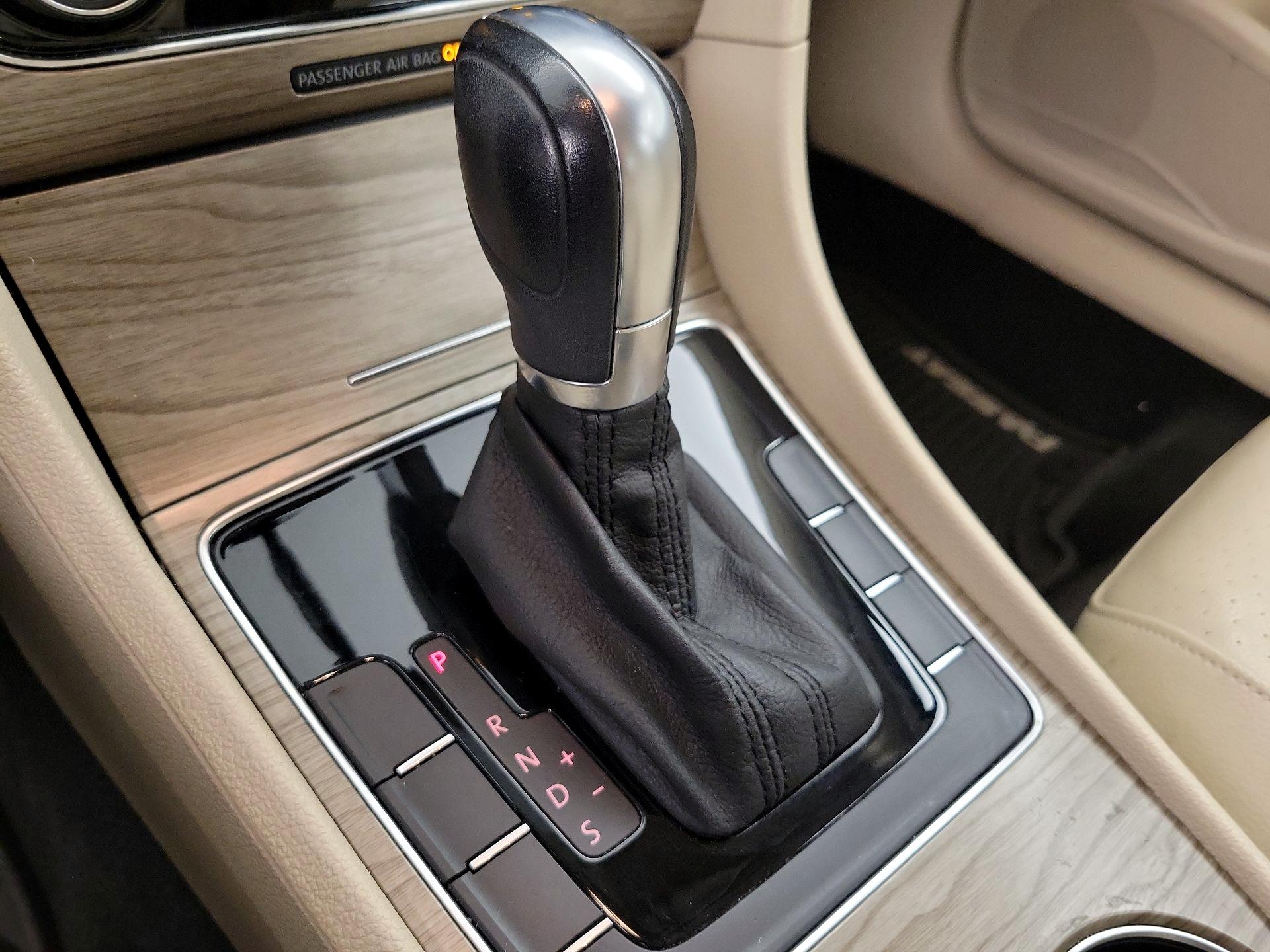 Thumbnail: 2016 Volkswagen Passat - 17