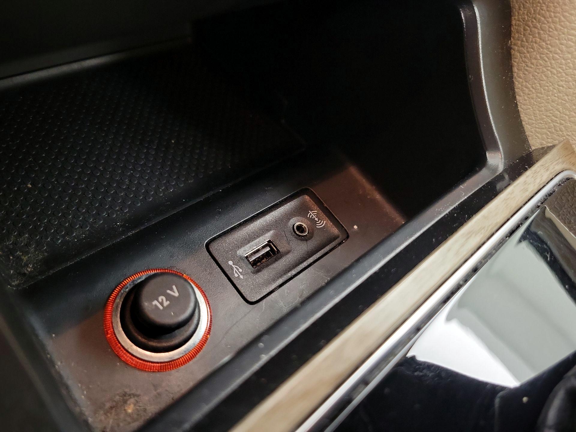 Thumbnail: 2016 Volkswagen Passat - 18