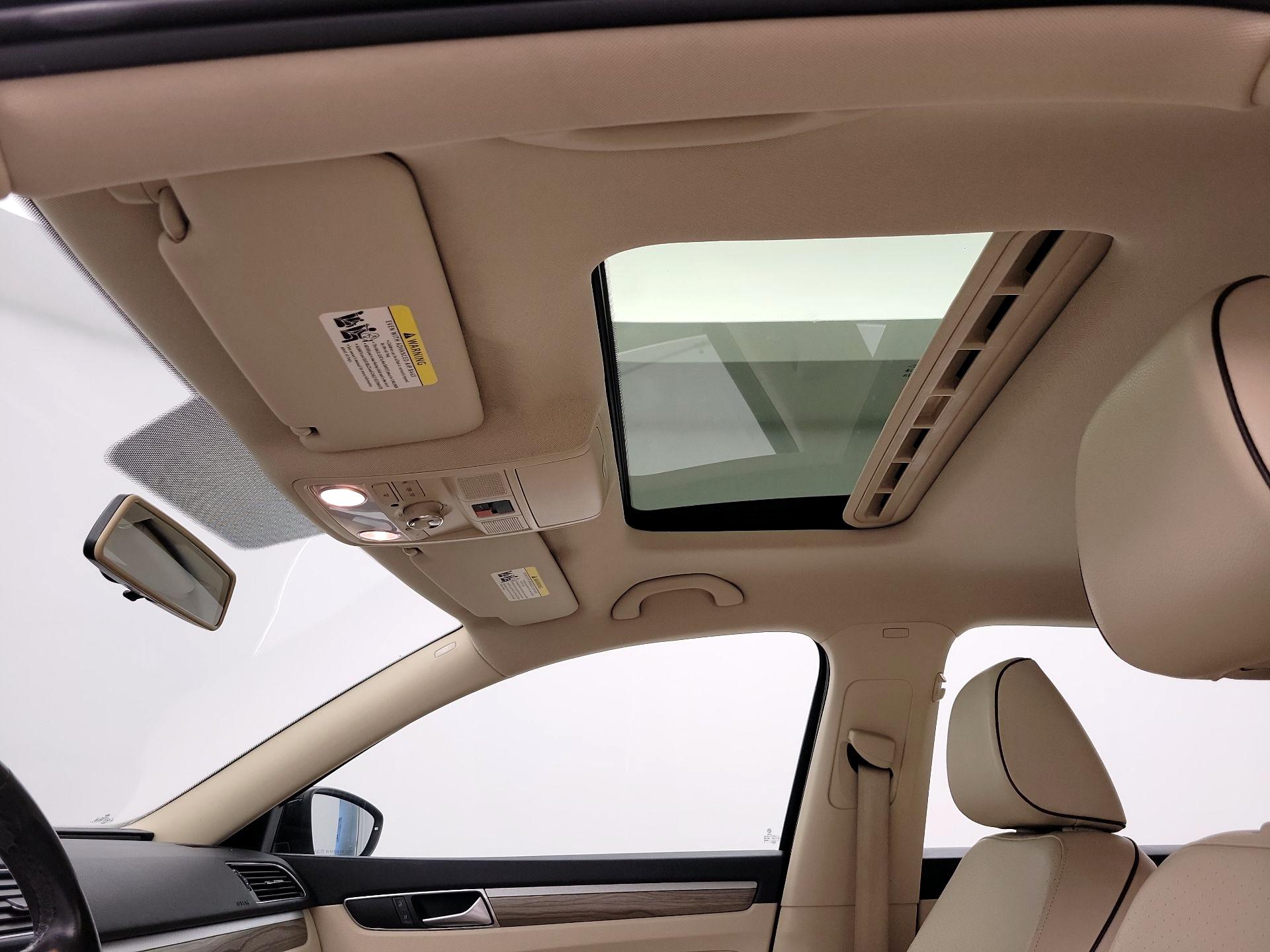 Thumbnail: 2016 Volkswagen Passat - 19