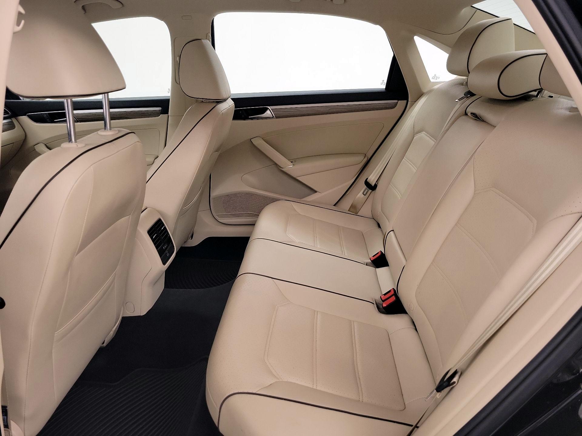 Thumbnail: 2016 Volkswagen Passat - 20