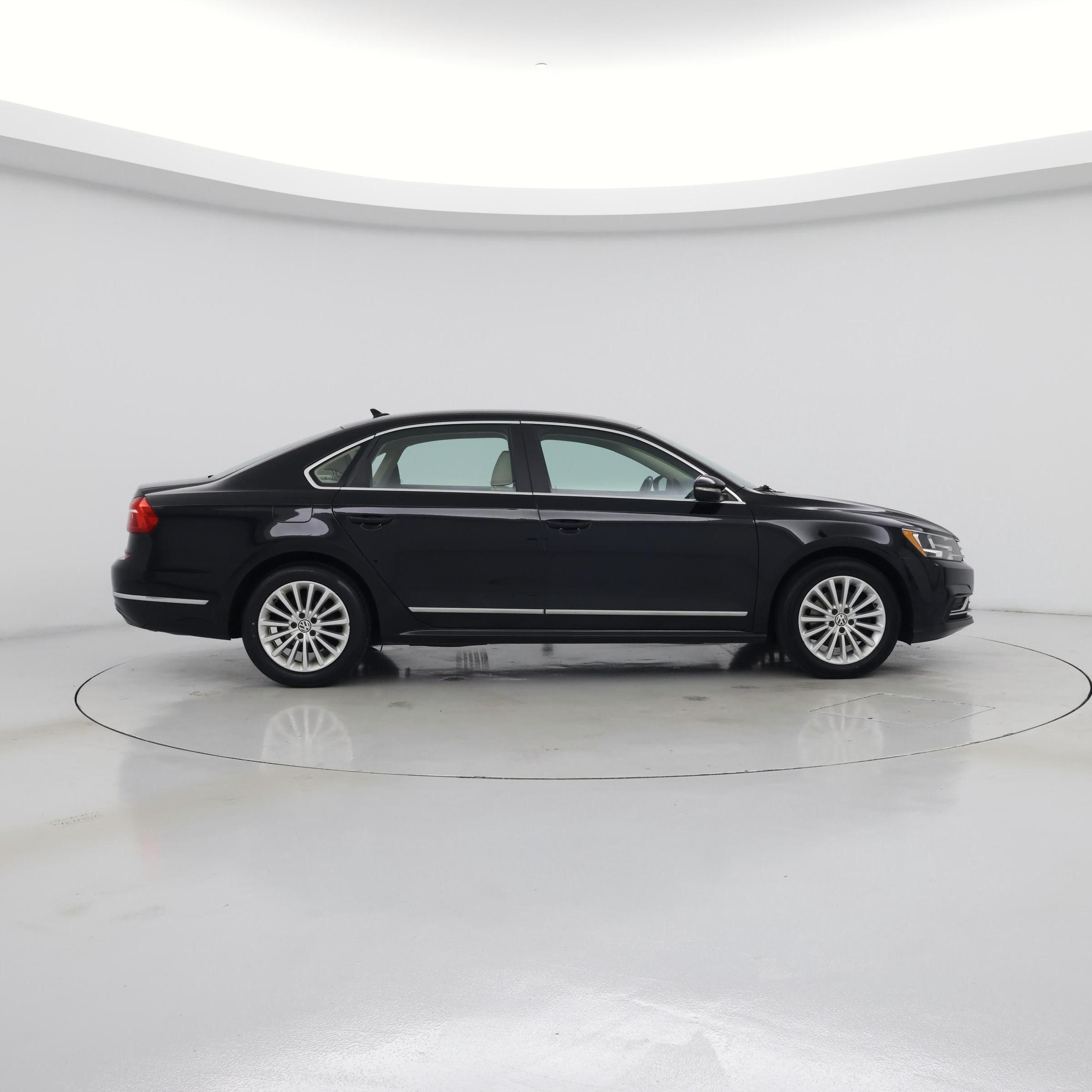 Thumbnail: 2016 Volkswagen Passat - 7