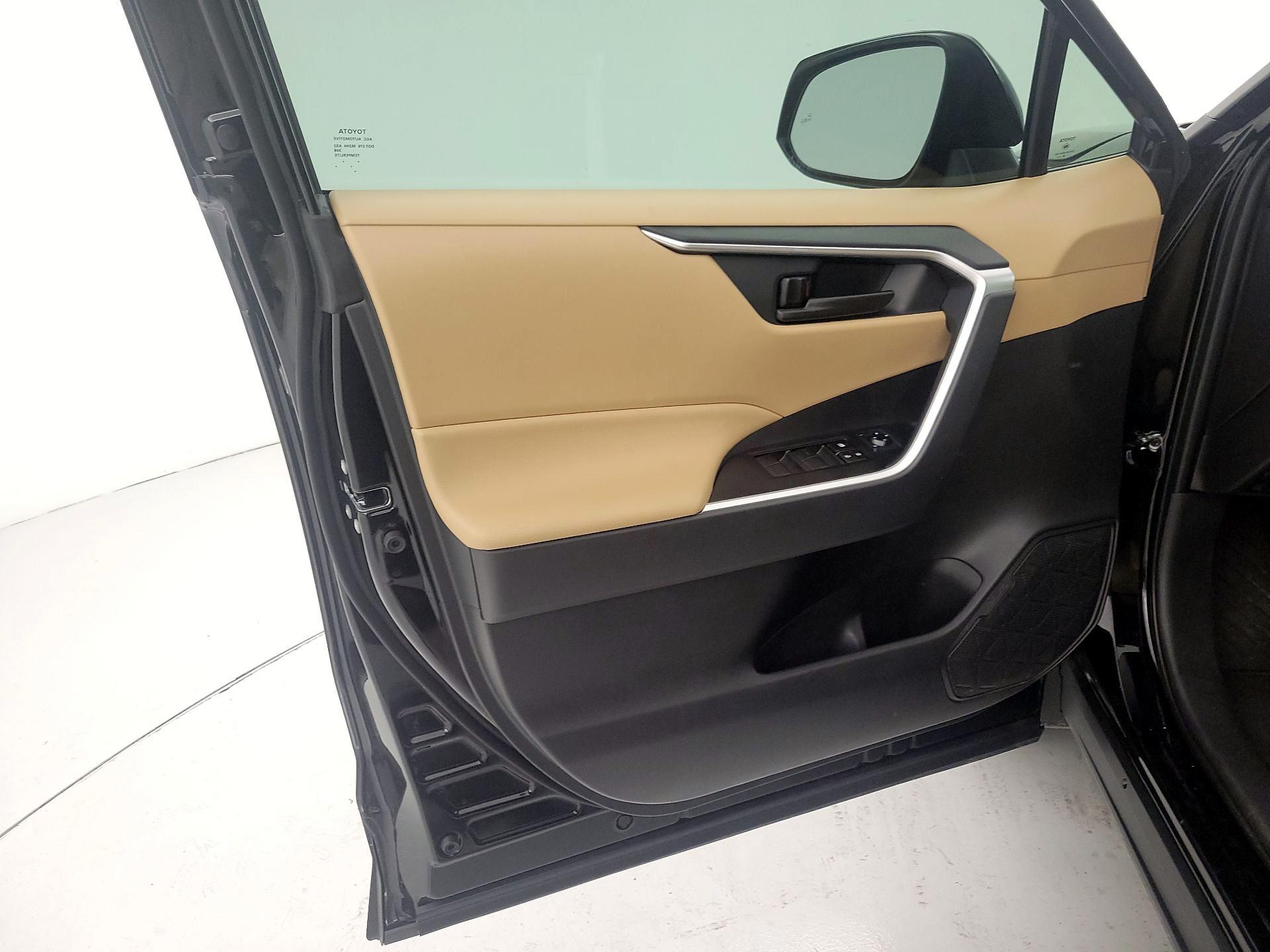 Thumbnail: 2025 Toyota RAV4 - 12