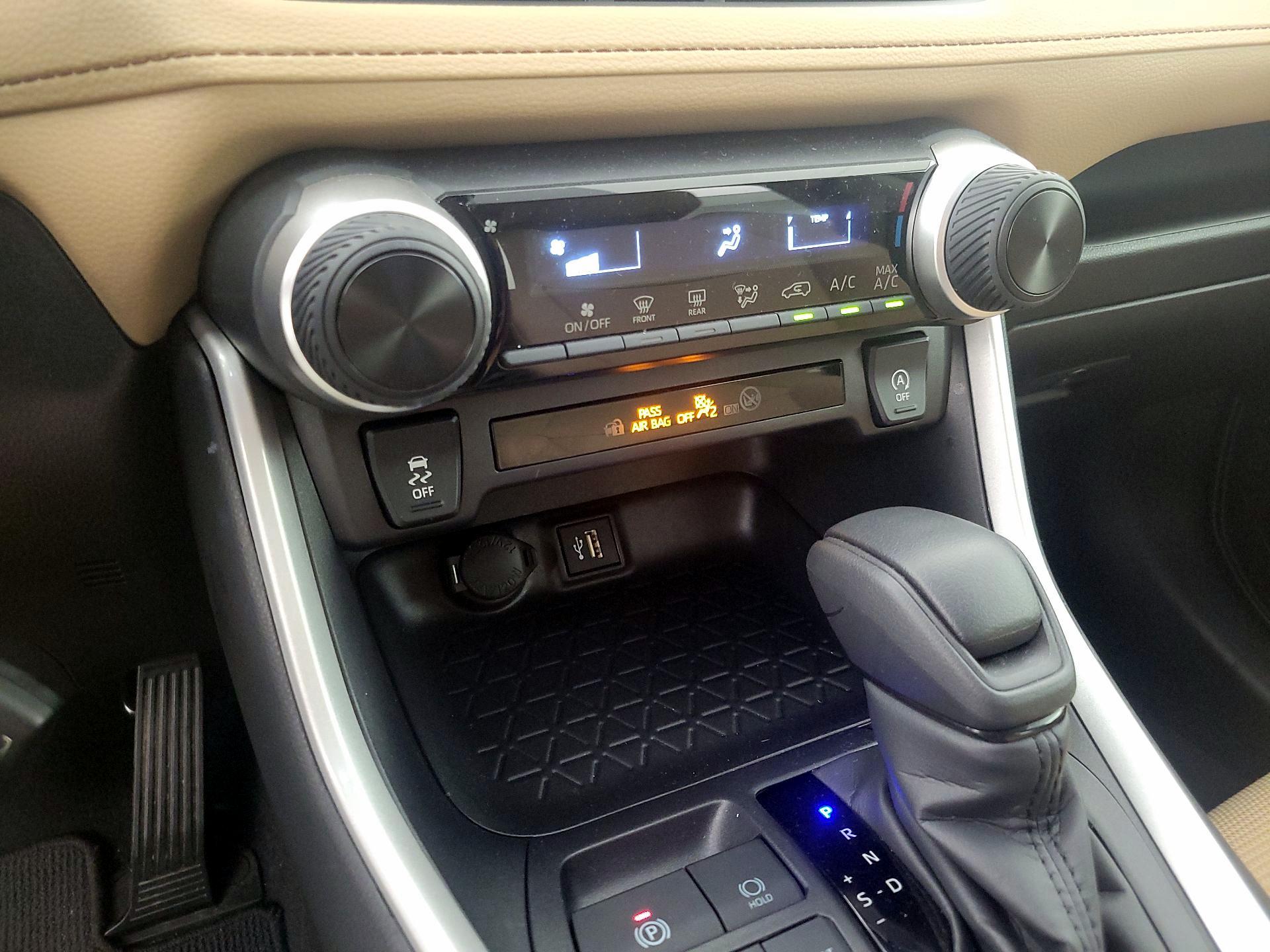 Thumbnail: 2025 Toyota RAV4 - 16