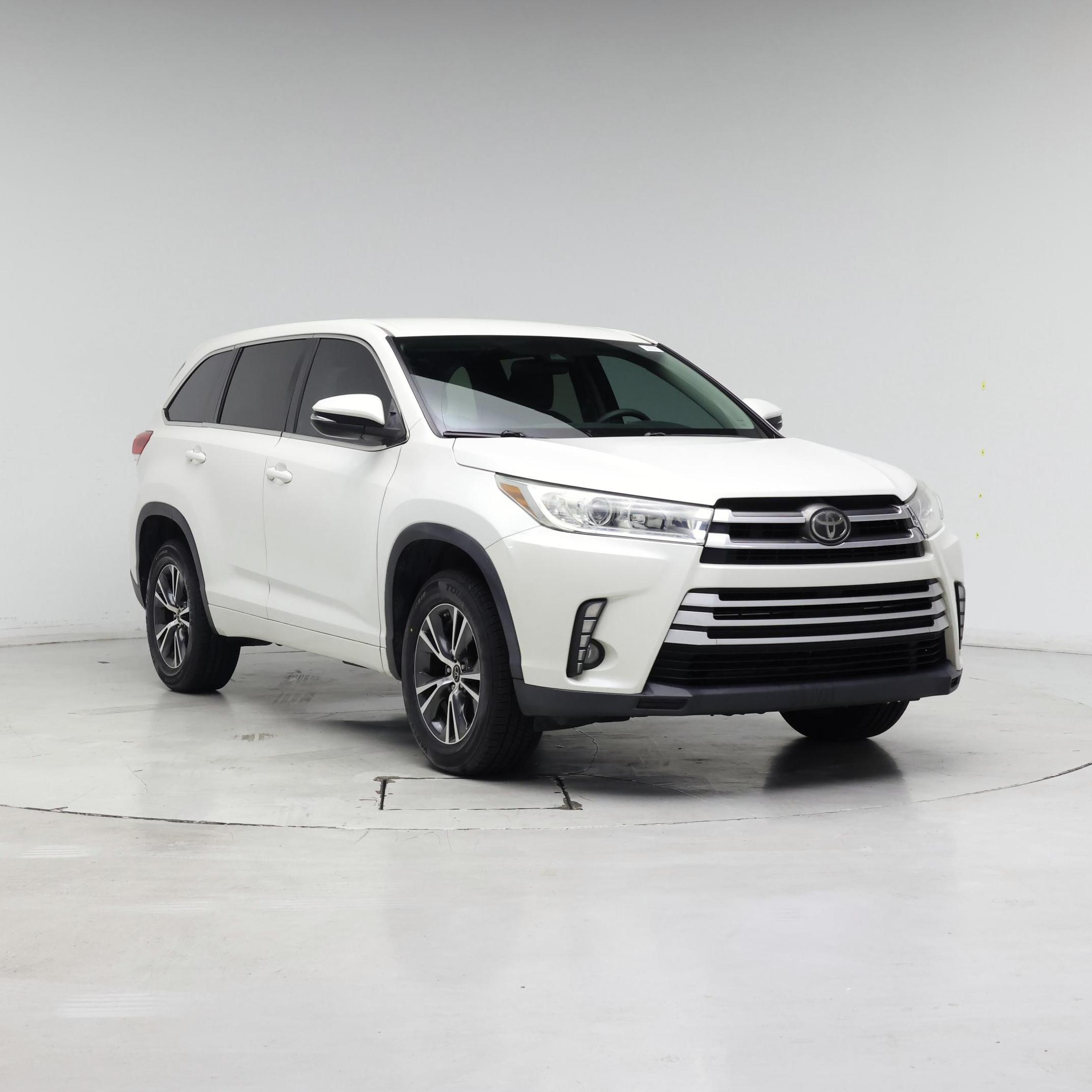 White 2017 Toyota Highlander LE SUV / Crossover Front-Wheel Drive Automatic