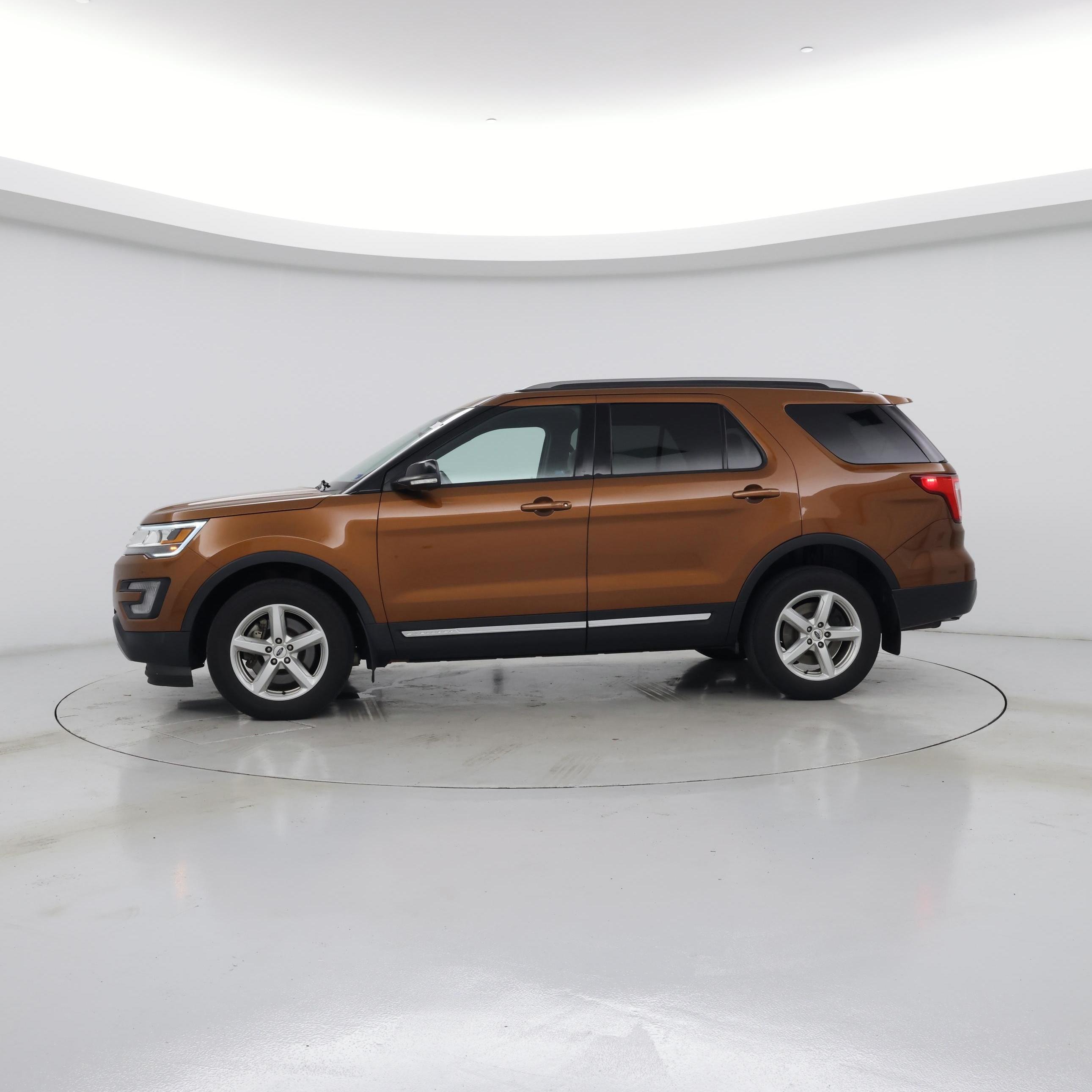Thumbnail: 2017 Ford Explorer - 3