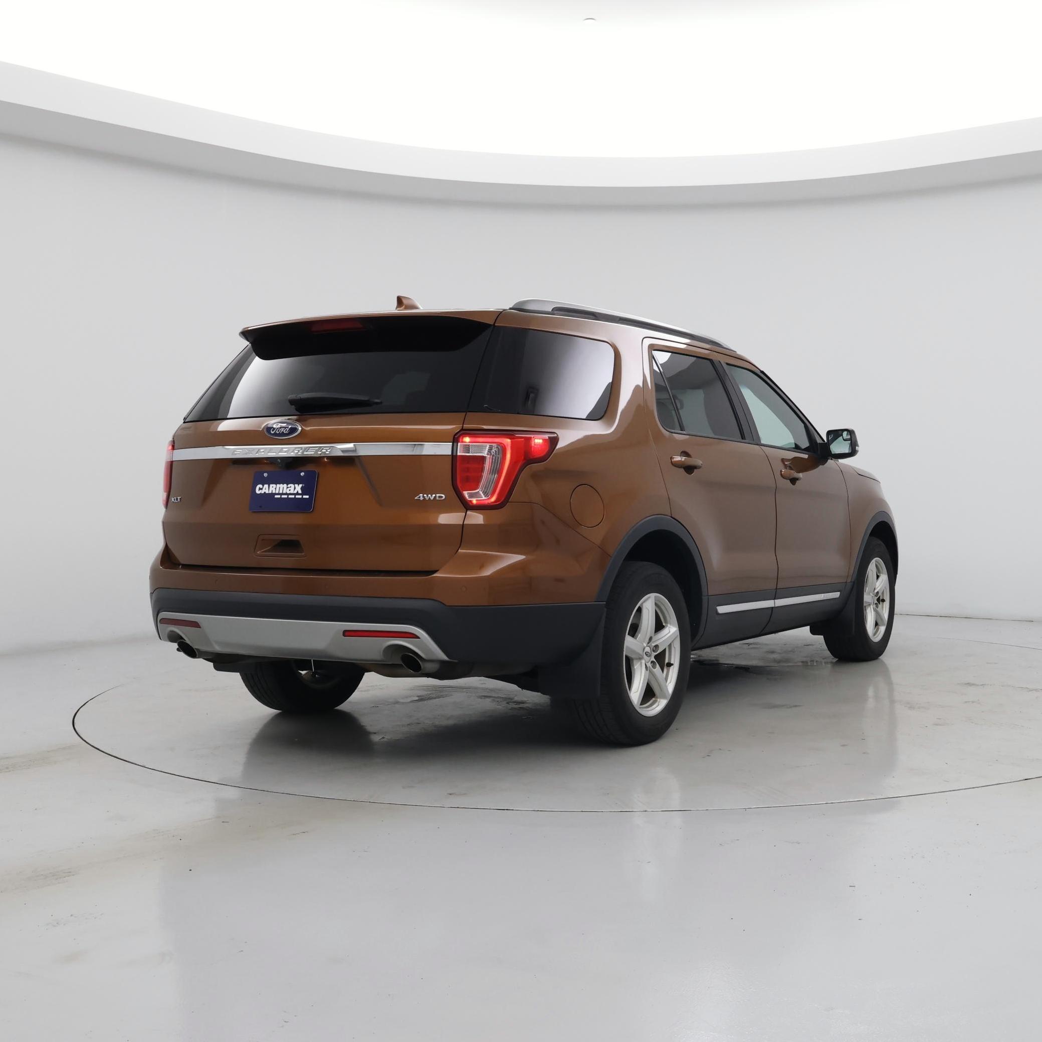 Thumbnail: 2017 Ford Explorer - 8