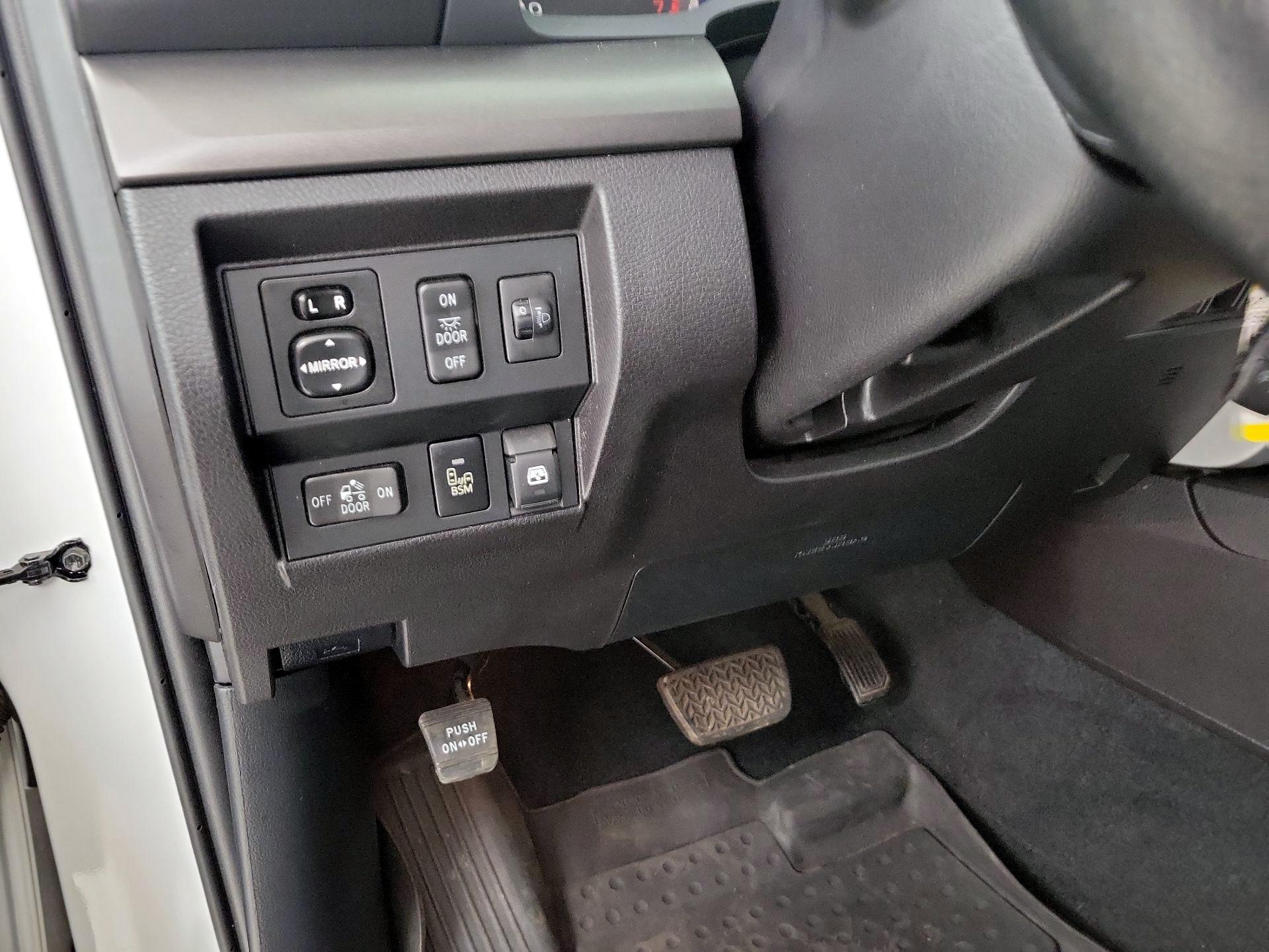 Thumbnail: 2016 Toyota Tundra - 13
