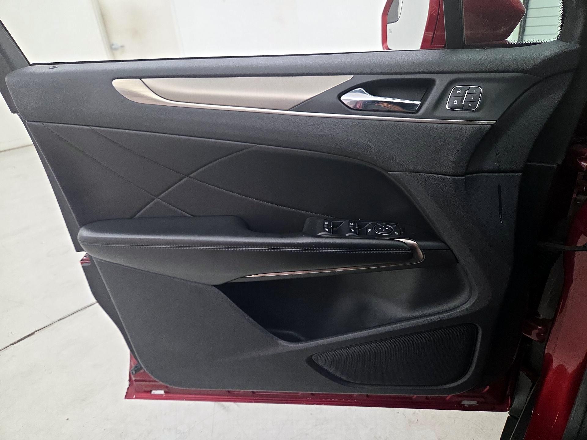 Thumbnail: 2015 Lincoln MKC - 12
