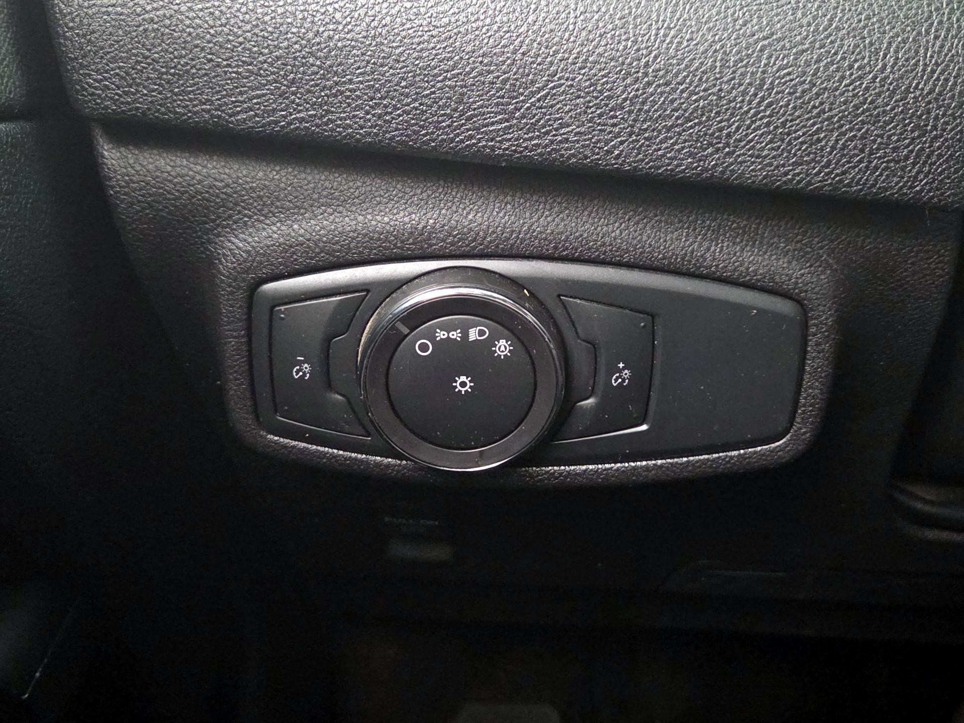 Thumbnail: 2015 Lincoln MKC - 13