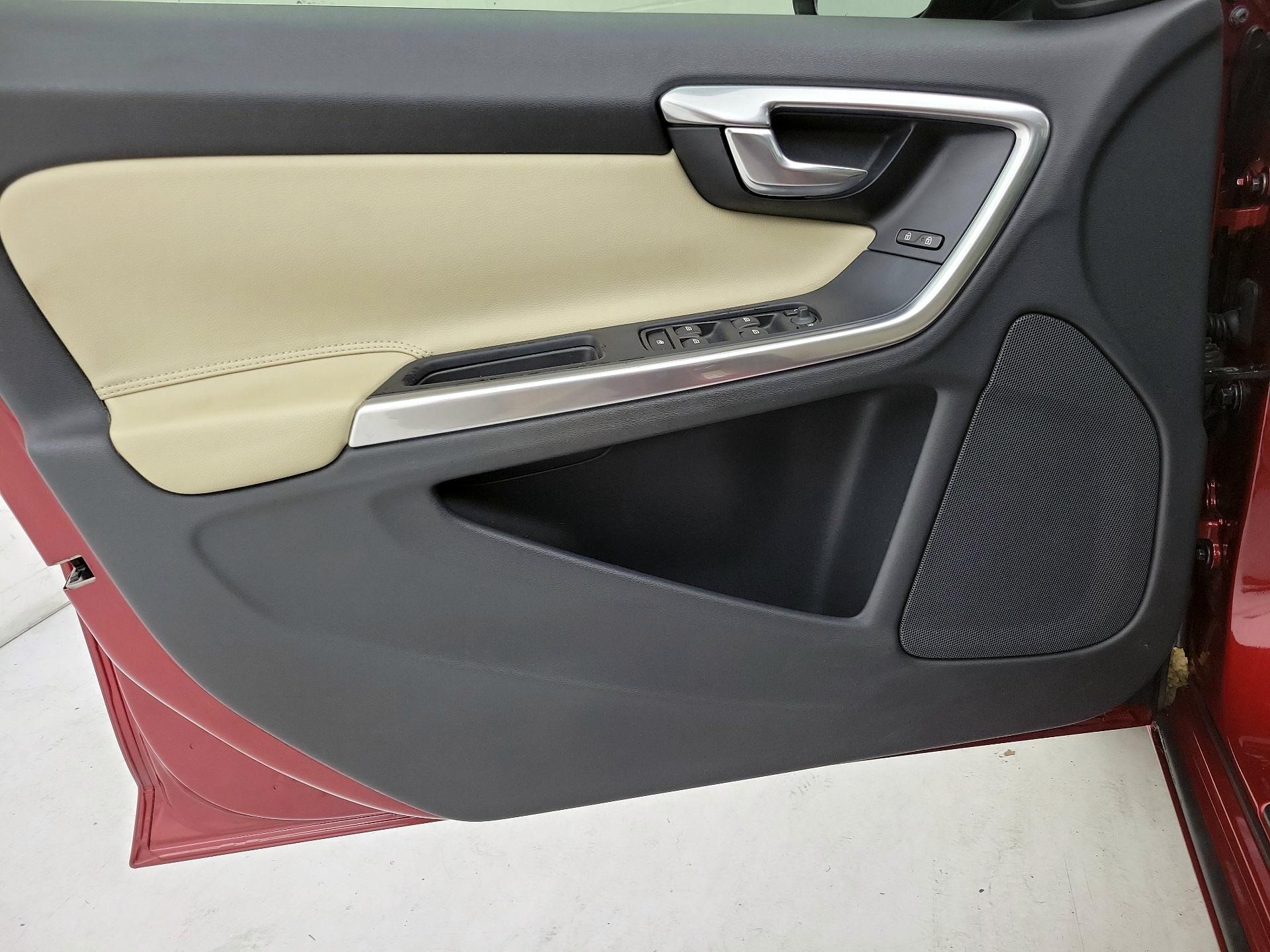 Thumbnail: 2016 Volvo S60 - 12