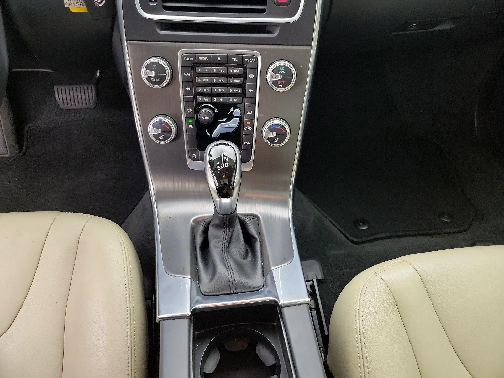 Thumbnail: 2016 Volvo S60 - 16