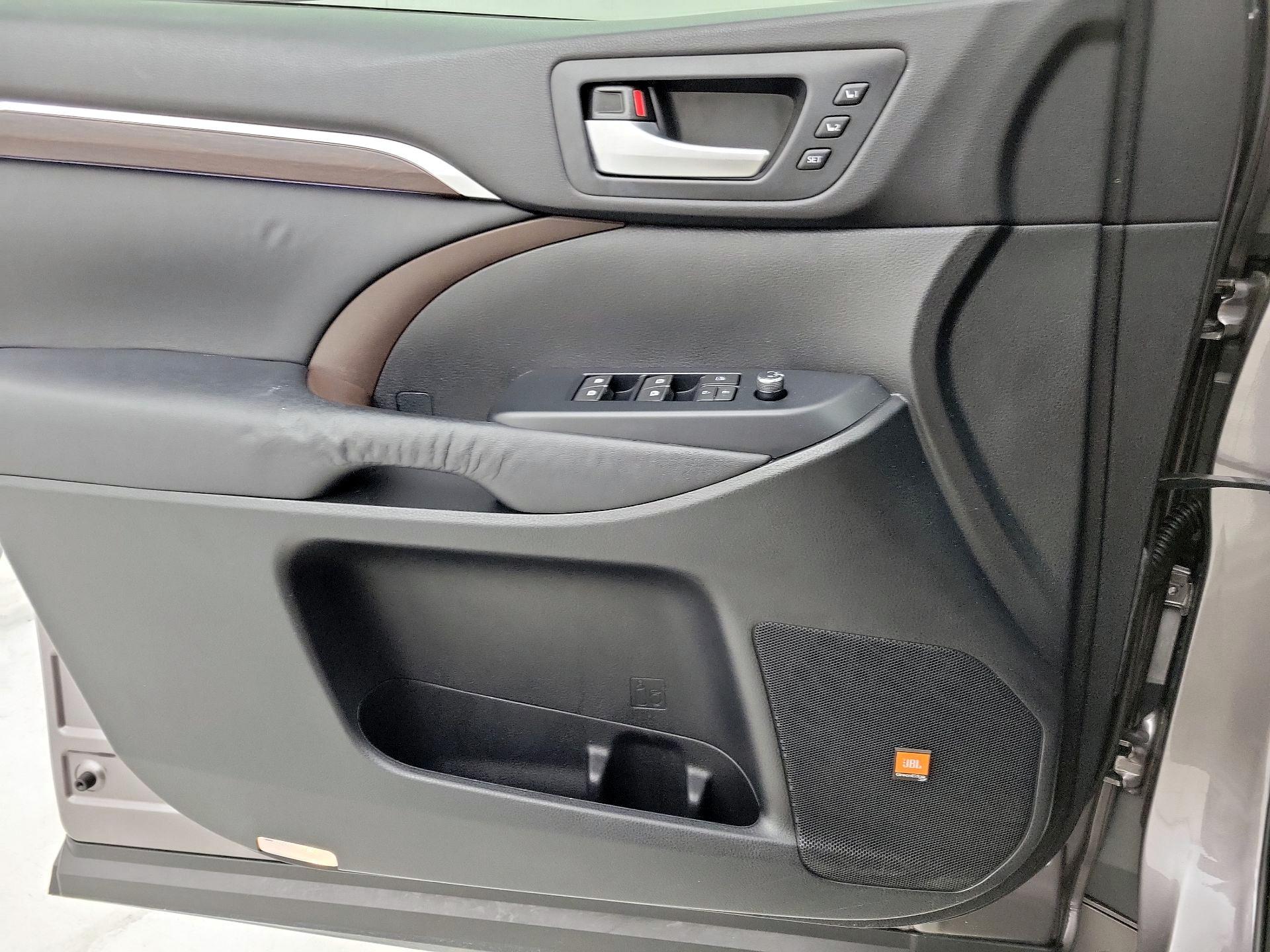 Thumbnail: 2015 Toyota Highlander - 12