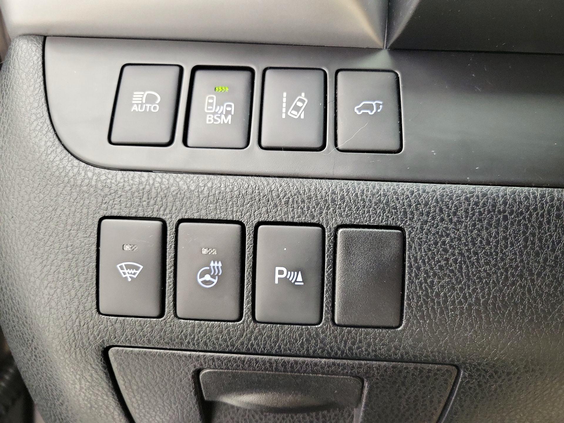 Thumbnail: 2015 Toyota Highlander - 13