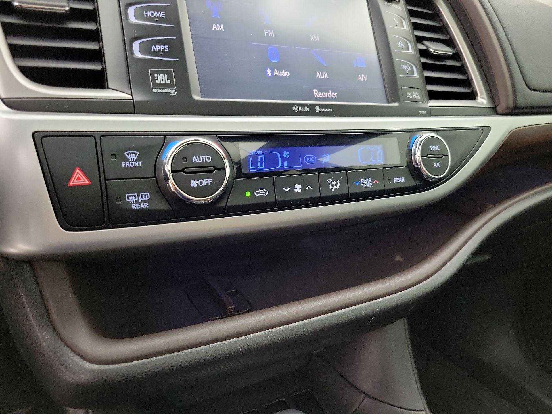 Thumbnail: 2015 Toyota Highlander - 16