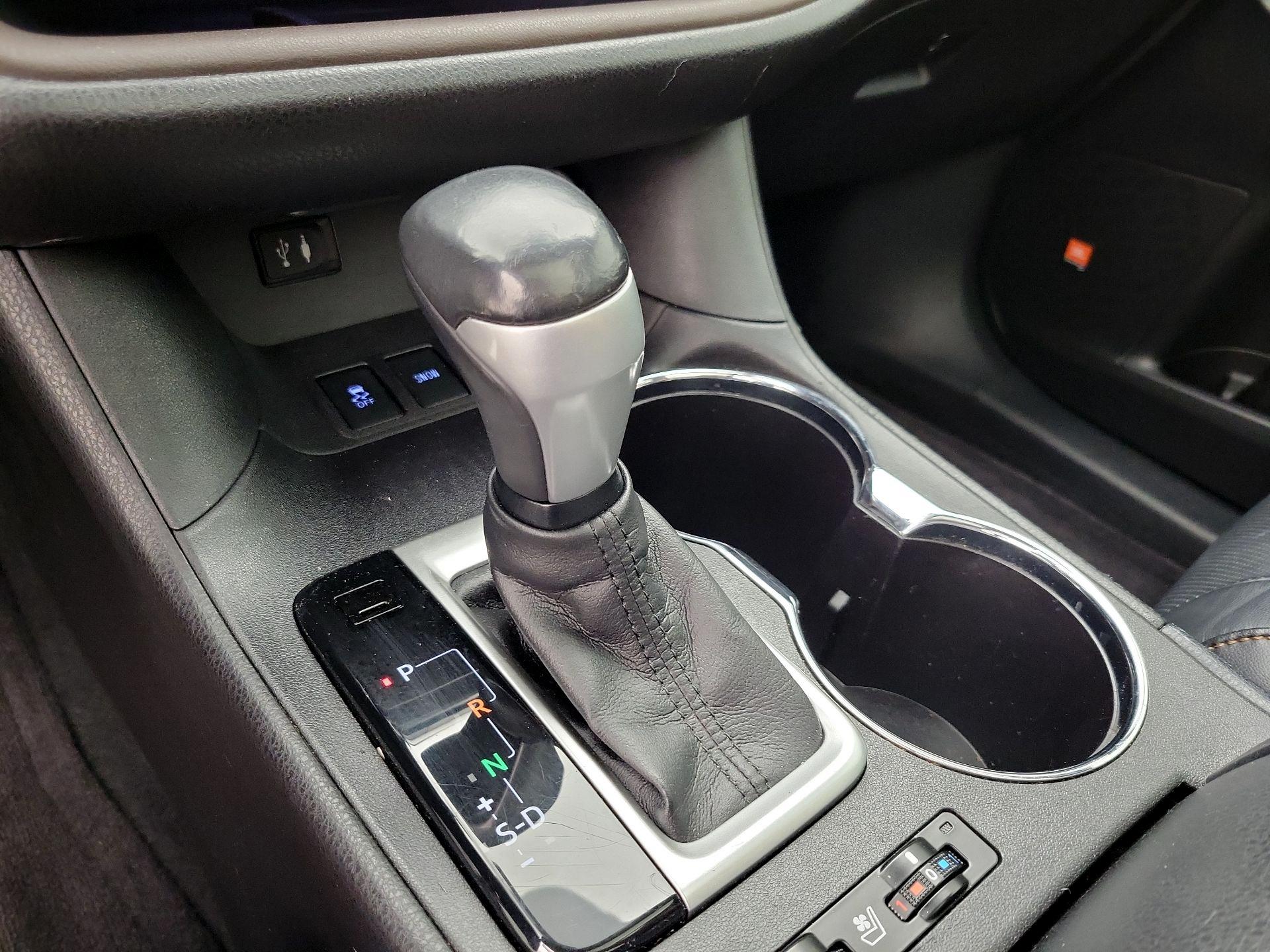 Thumbnail: 2015 Toyota Highlander - 17