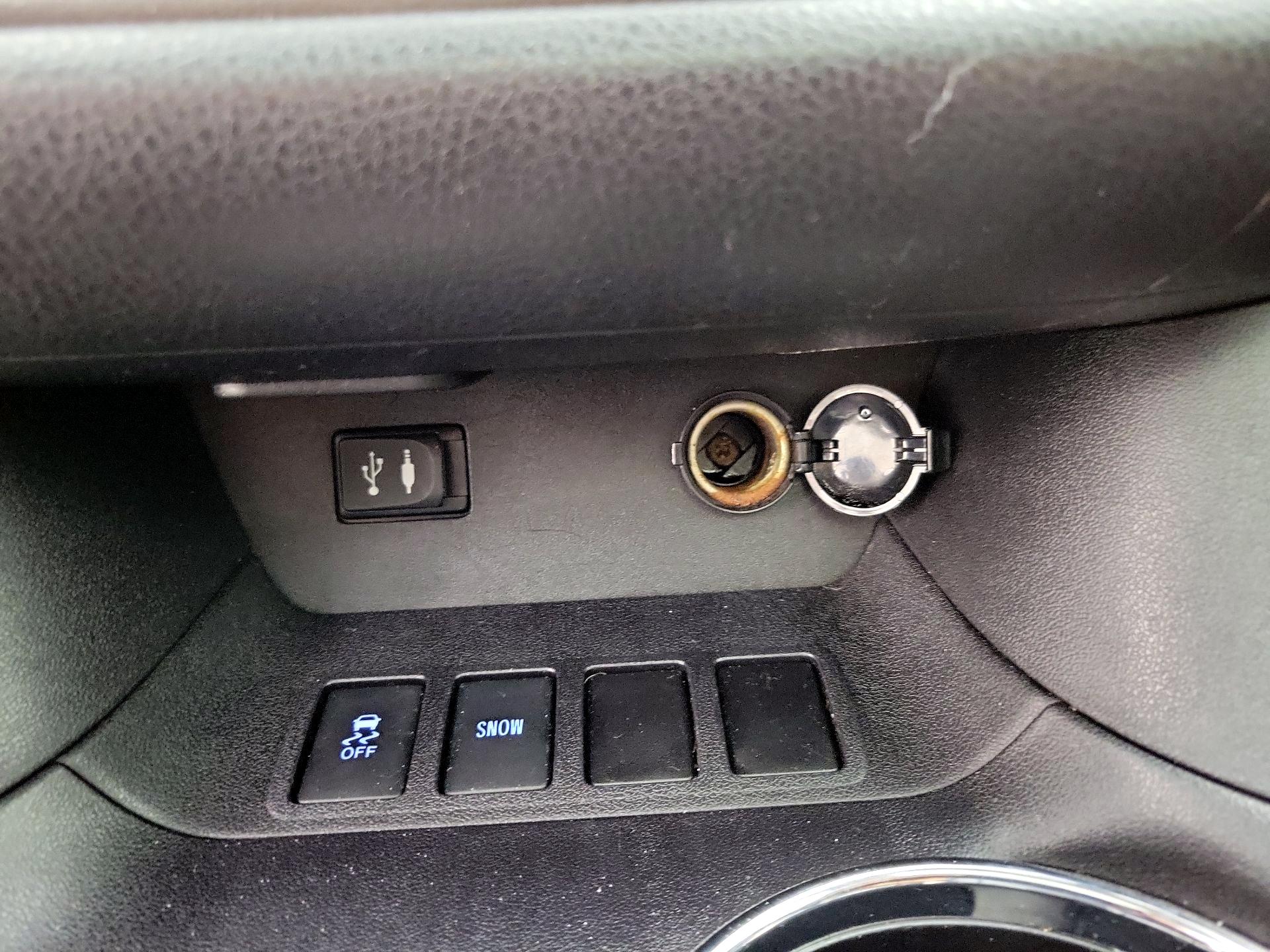 Thumbnail: 2015 Toyota Highlander - 18
