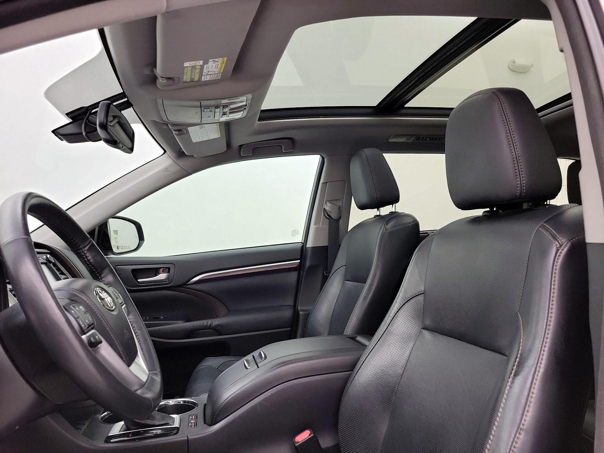 Thumbnail: 2015 Toyota Highlander - 19