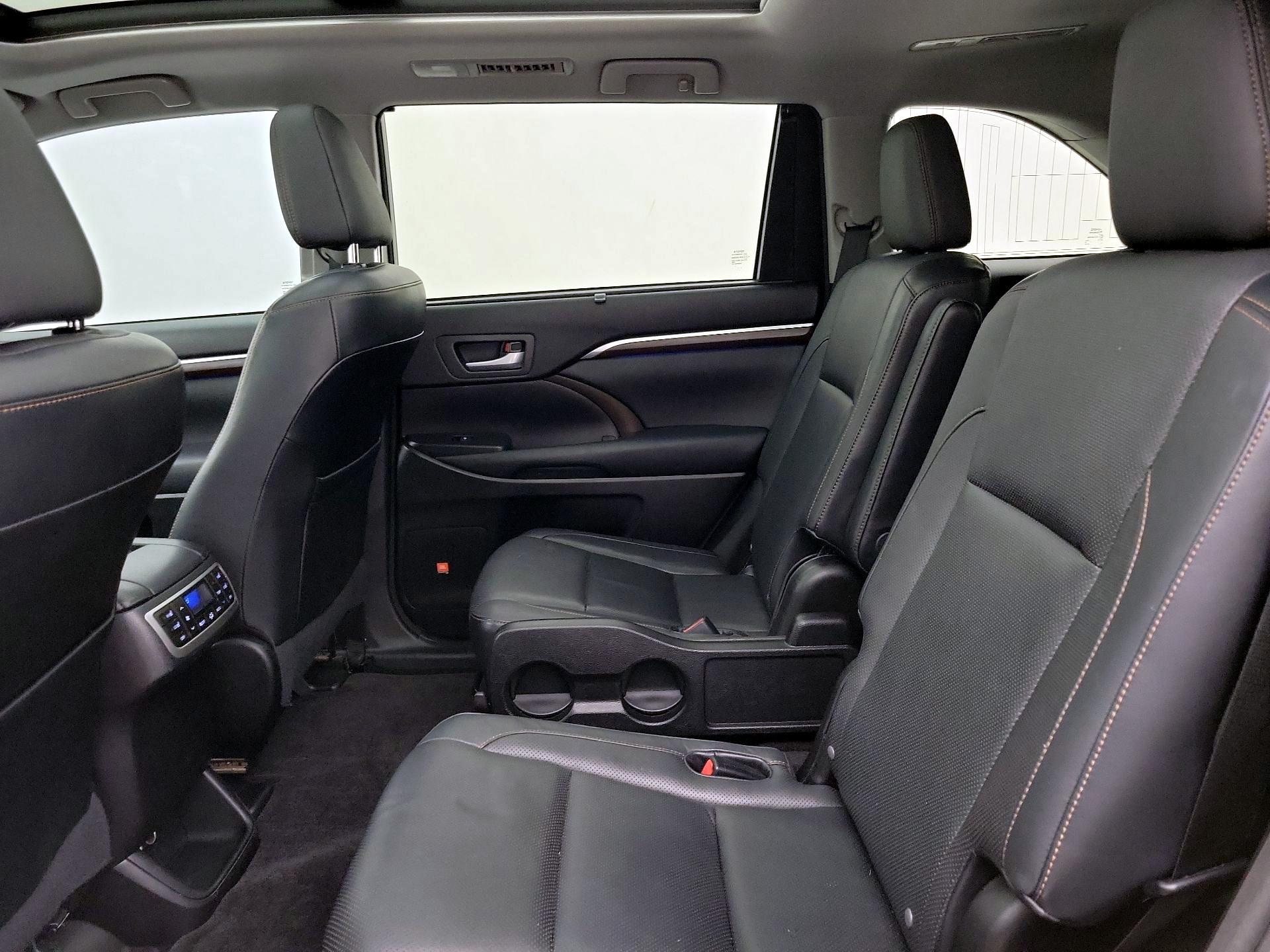 Thumbnail: 2015 Toyota Highlander - 20