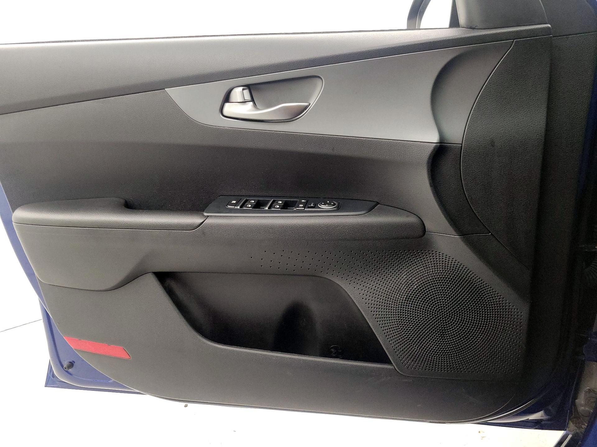 Thumbnail: 2020 Kia Forte - 12