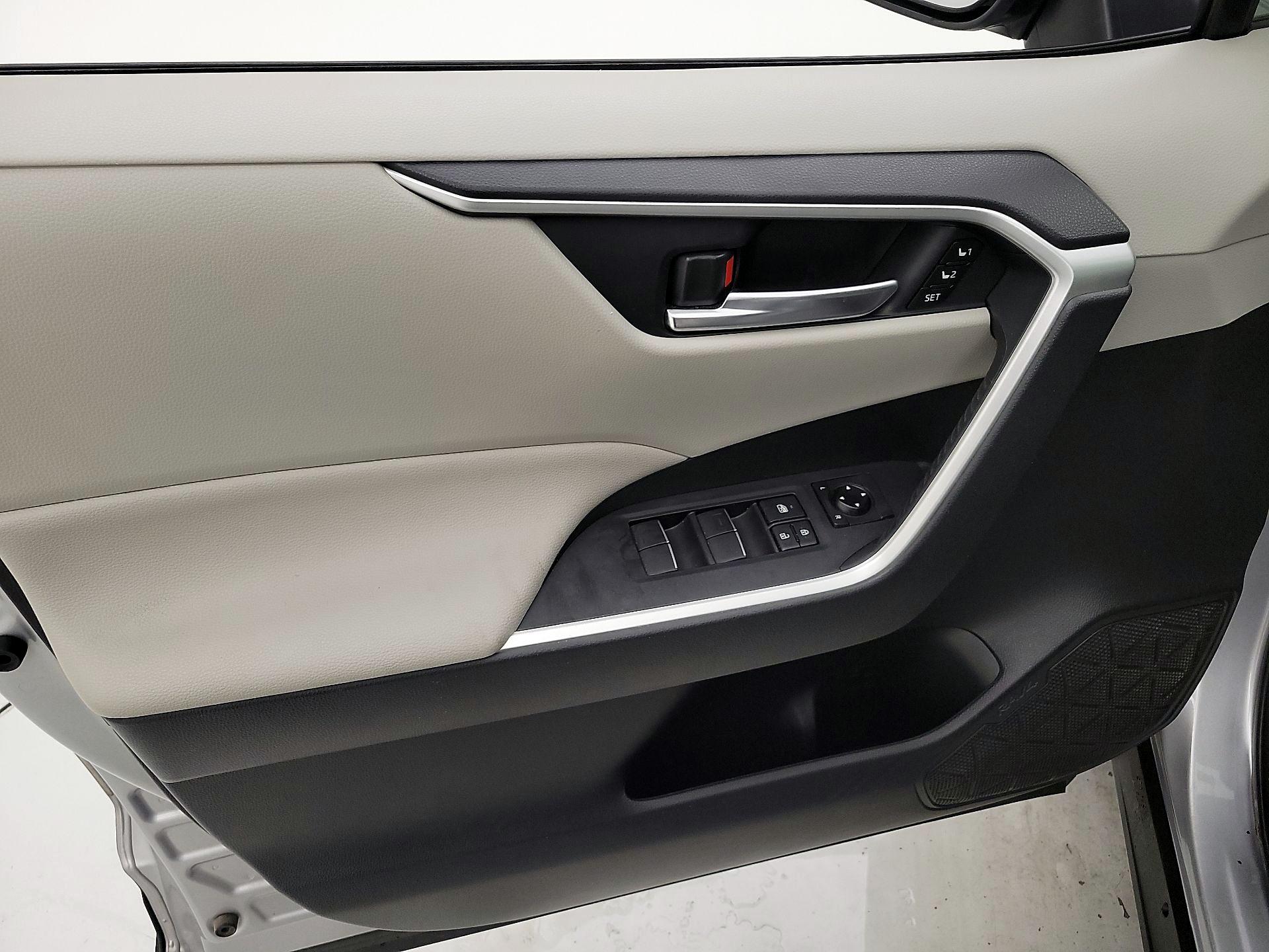 Thumbnail: 2021 Toyota RAV4 - 12