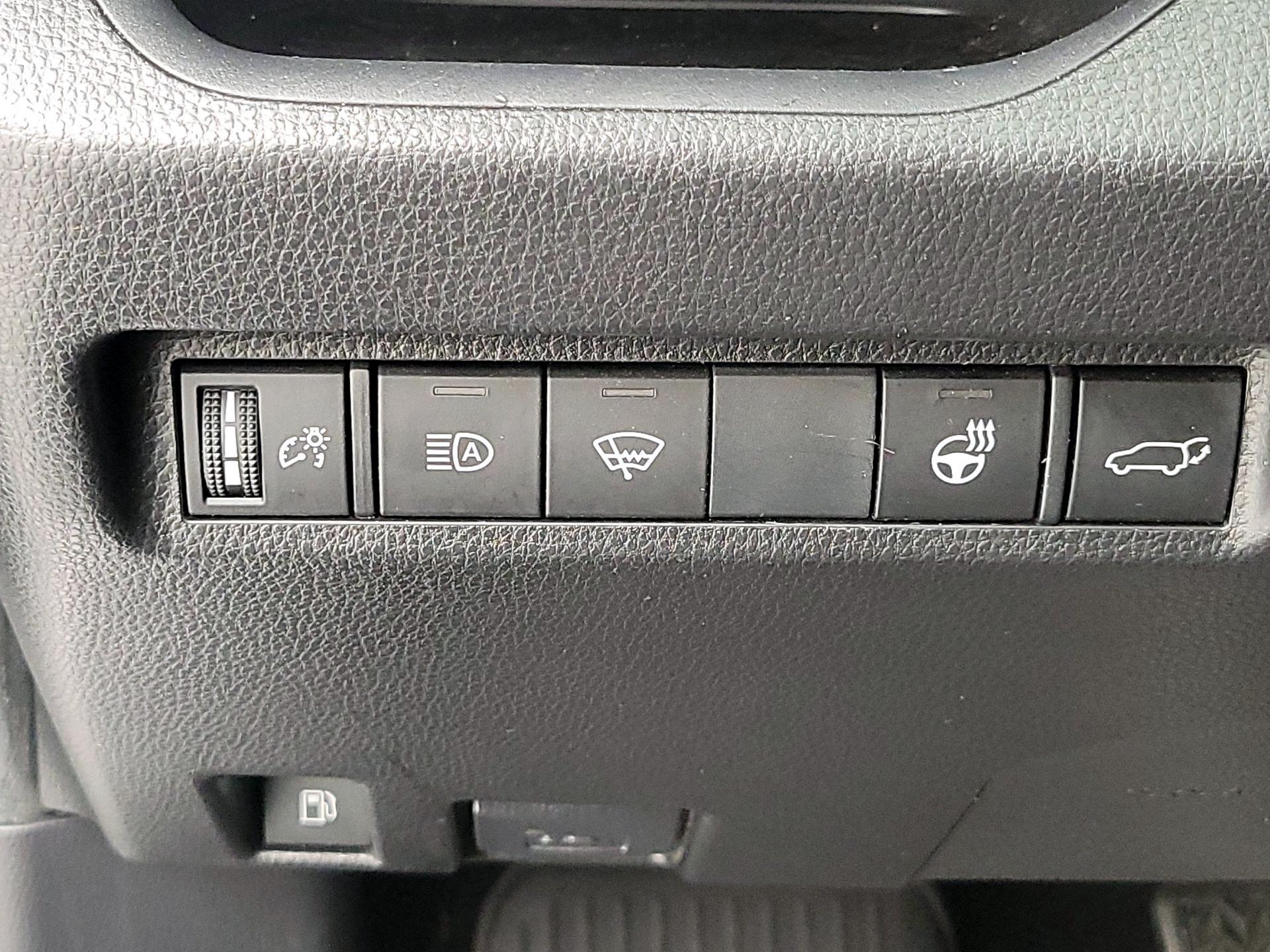 Thumbnail: 2021 Toyota RAV4 - 13