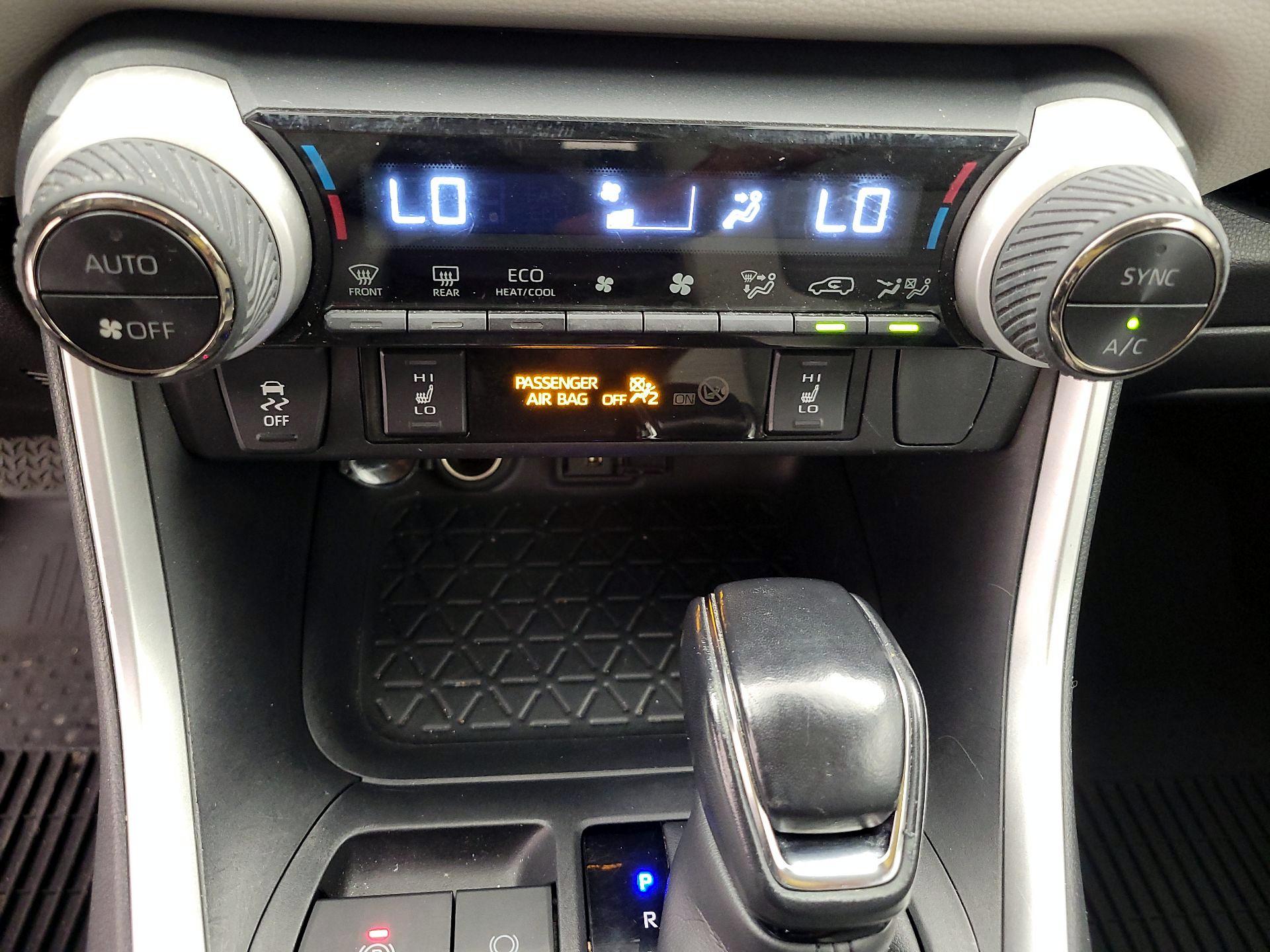 Thumbnail: 2021 Toyota RAV4 - 16