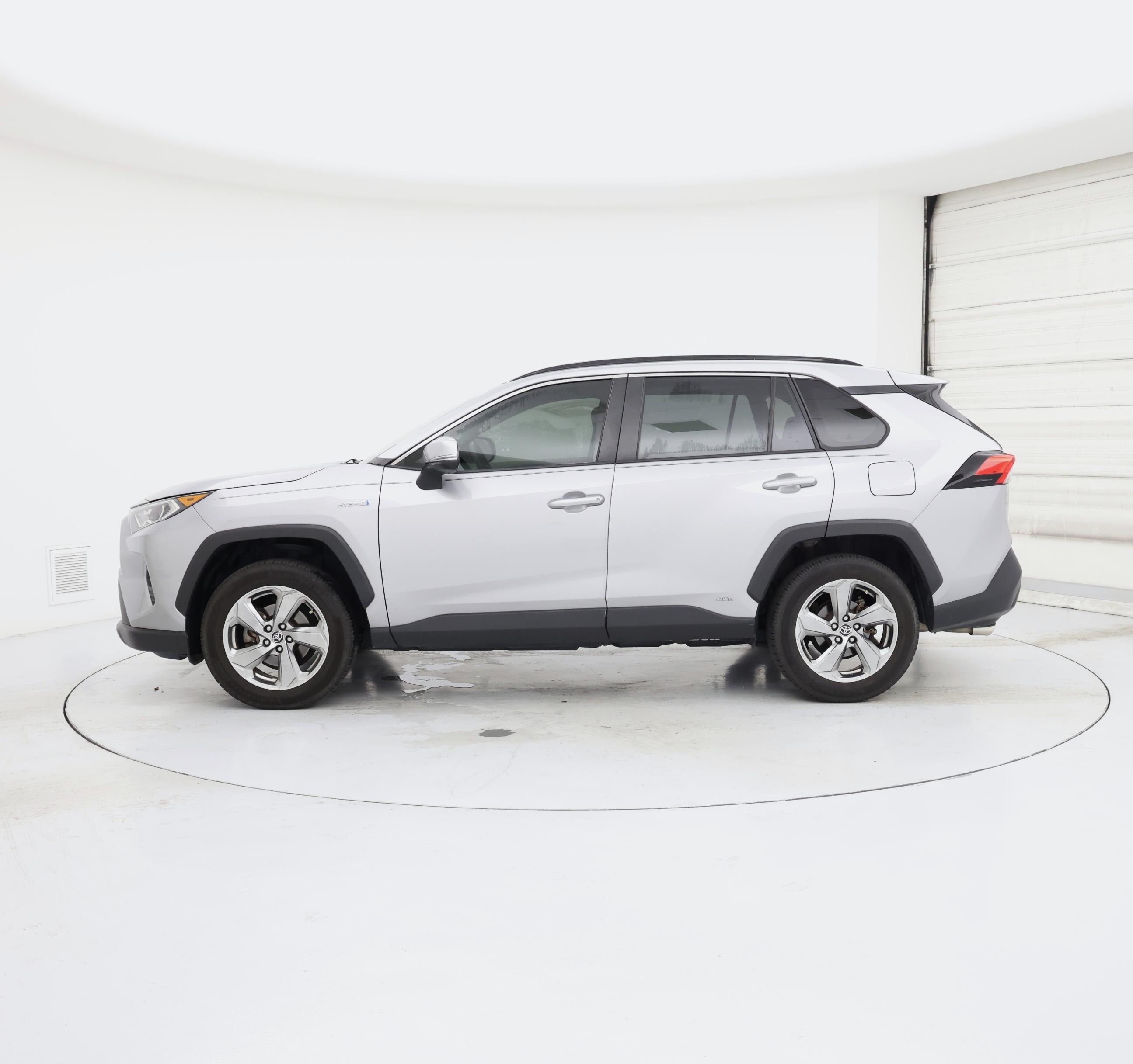 Thumbnail: 2021 Toyota RAV4 - 3
