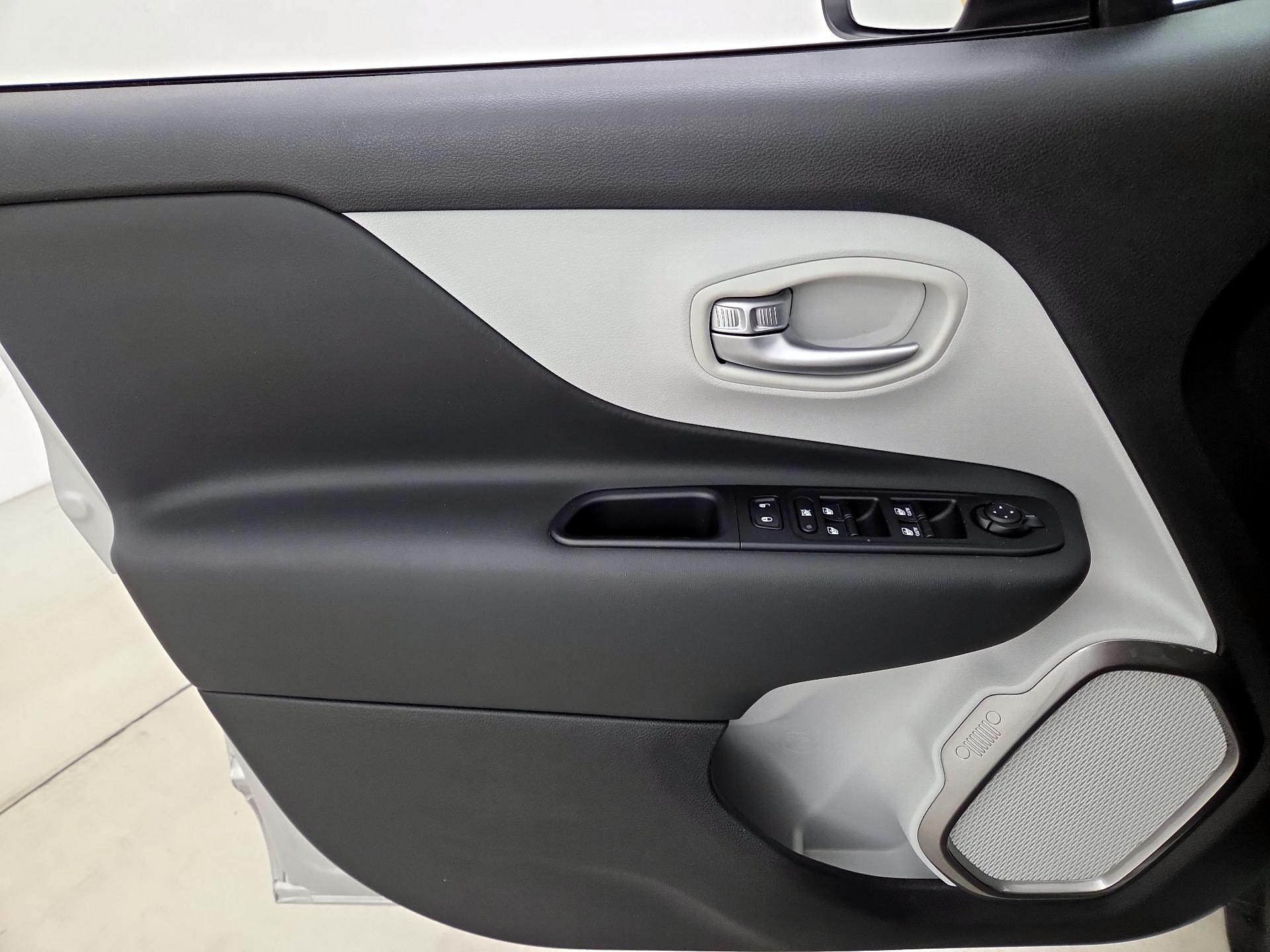 Thumbnail: 2020 Jeep Renegade - 12