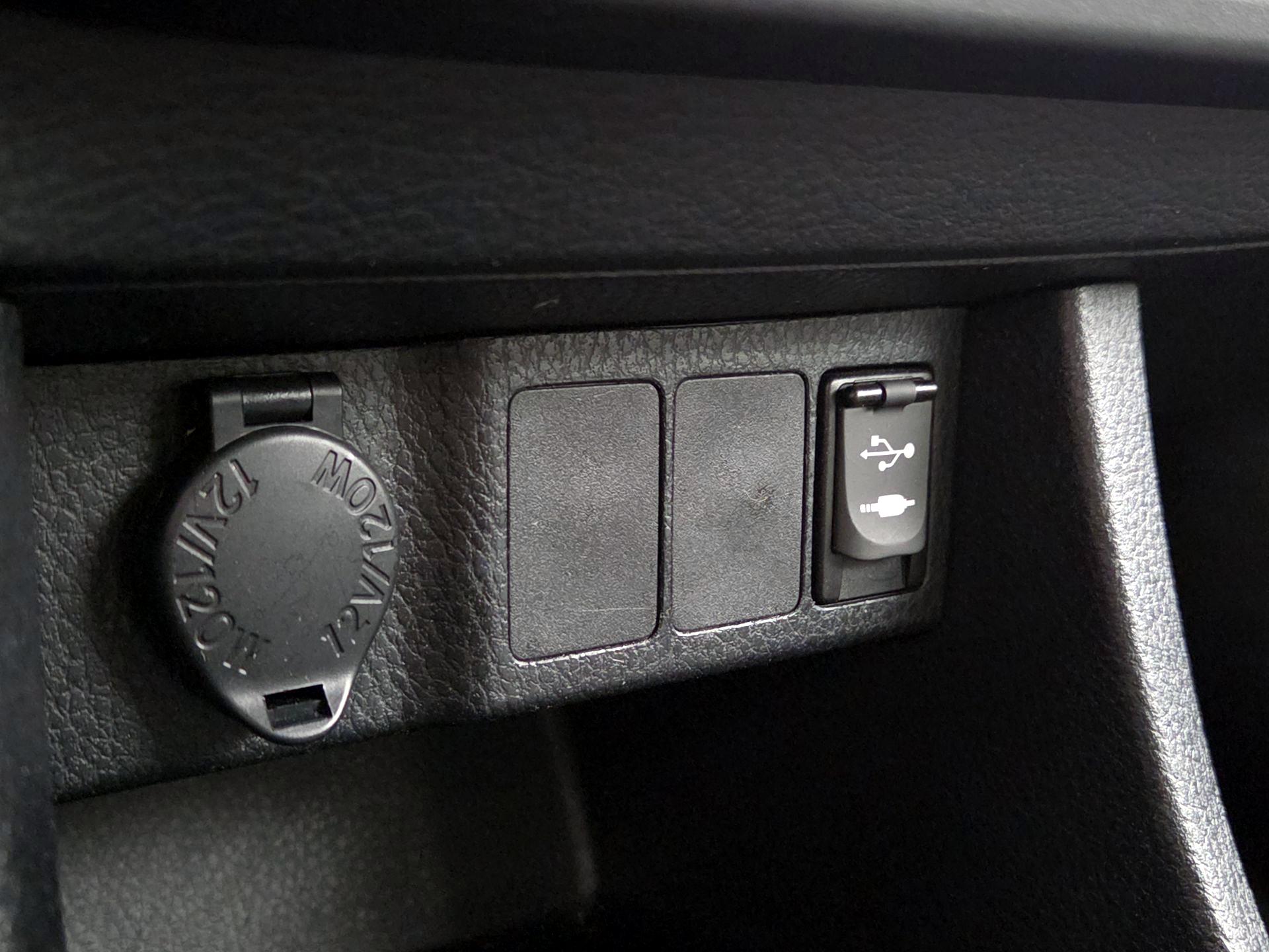 Thumbnail: 2014 Toyota Corolla - 18