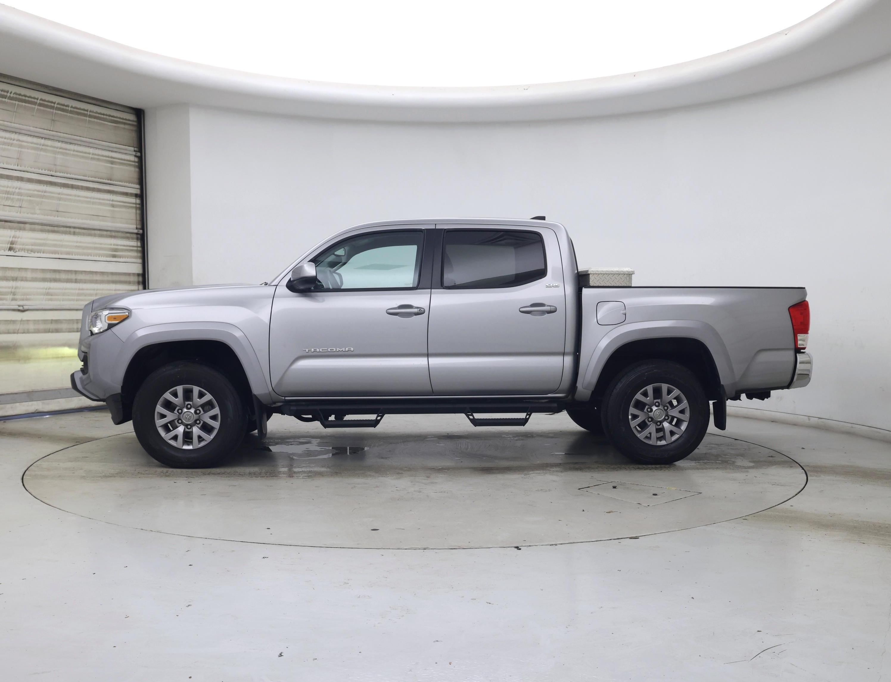 Thumbnail: 2017 Toyota Tacoma - 3