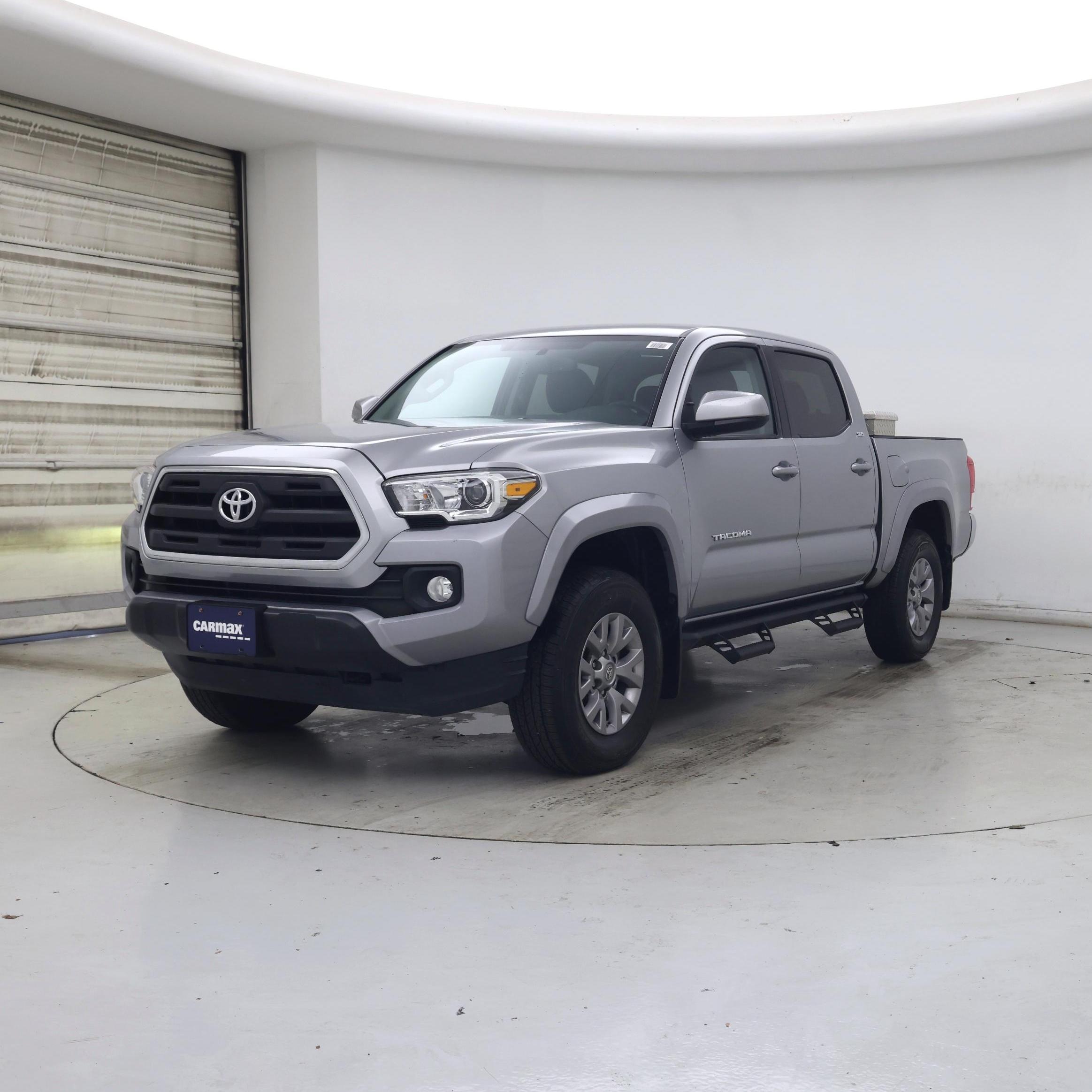 Thumbnail: 2017 Toyota Tacoma - 4
