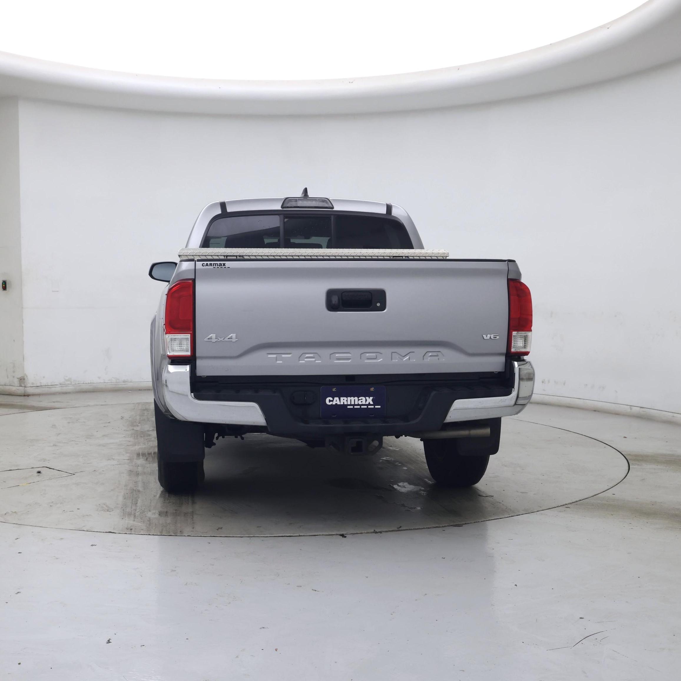 Thumbnail: 2017 Toyota Tacoma - 6