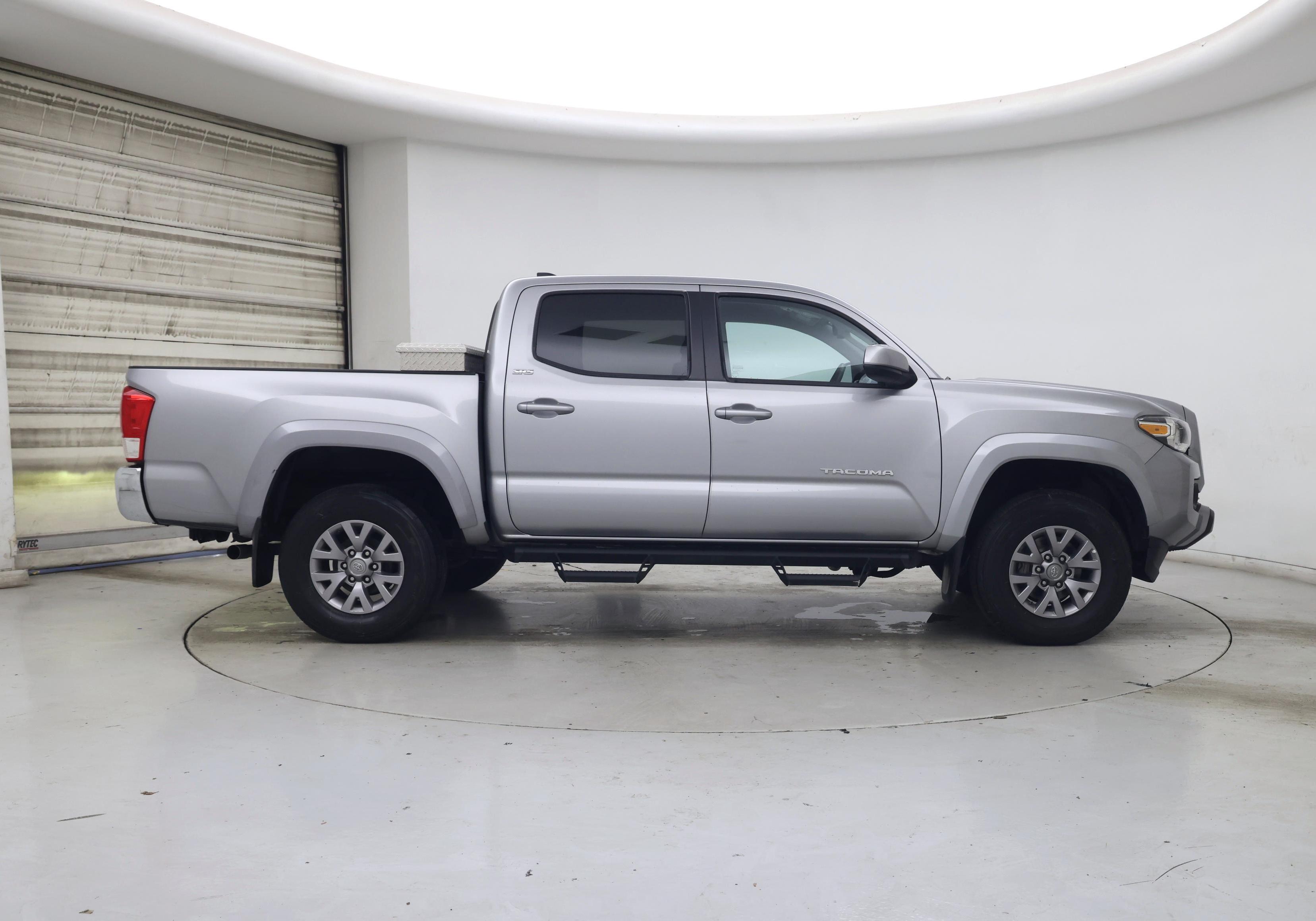 Thumbnail: 2017 Toyota Tacoma - 7