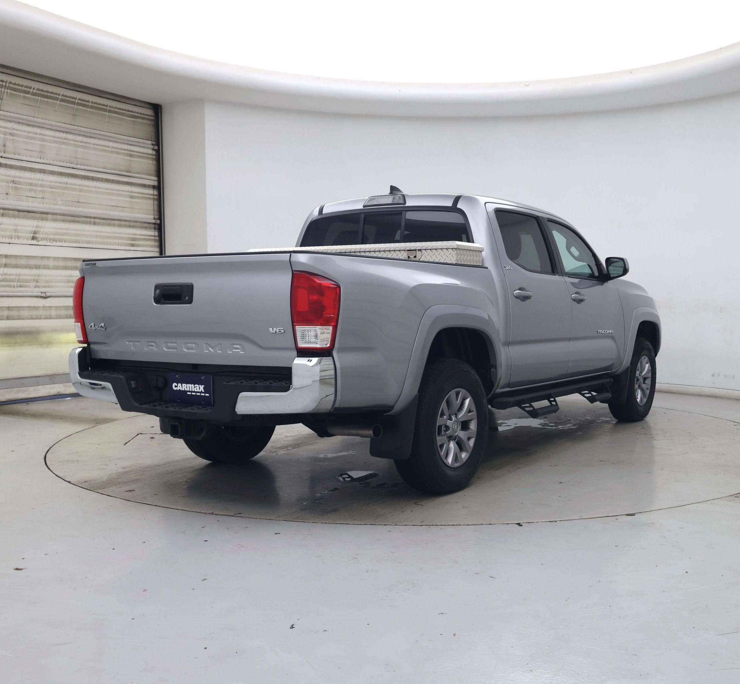 Thumbnail: 2017 Toyota Tacoma - 8