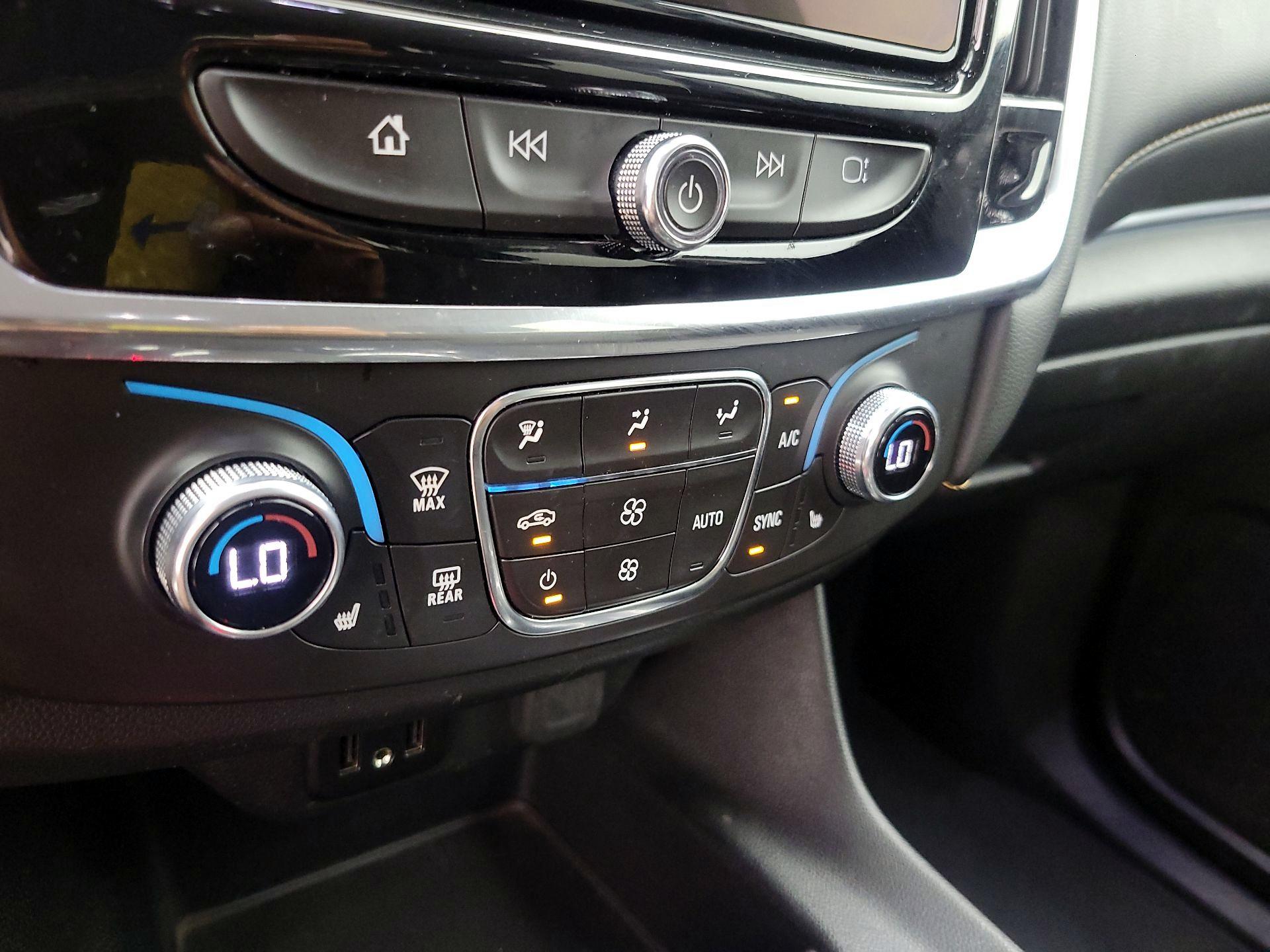 Thumbnail: 2021 Chevrolet Traverse - 16