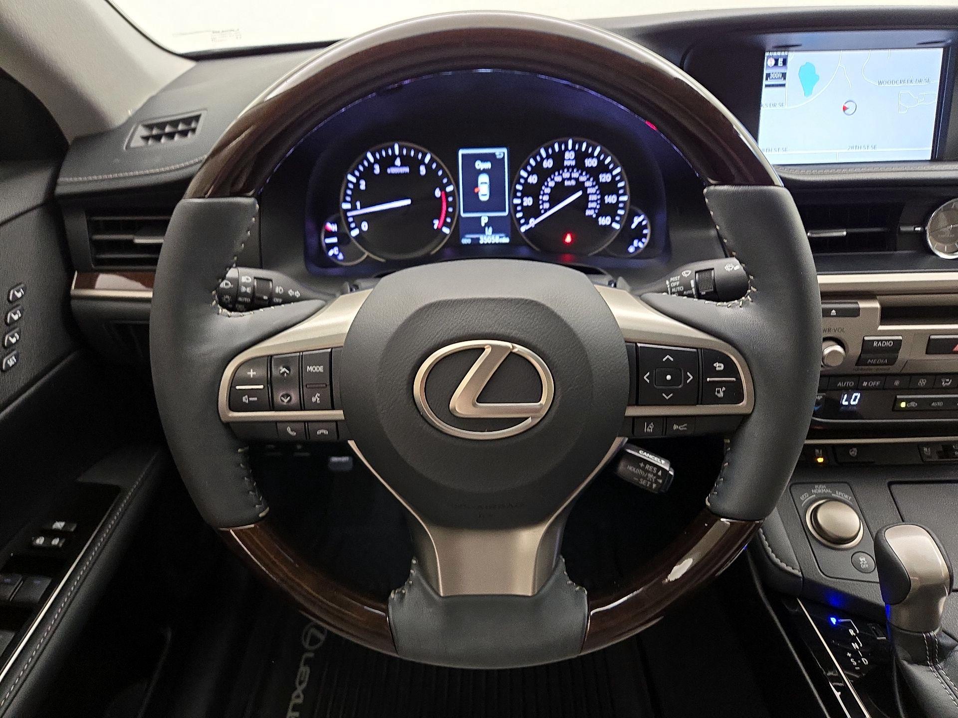 Thumbnail: 2018 Lexus ES - 10